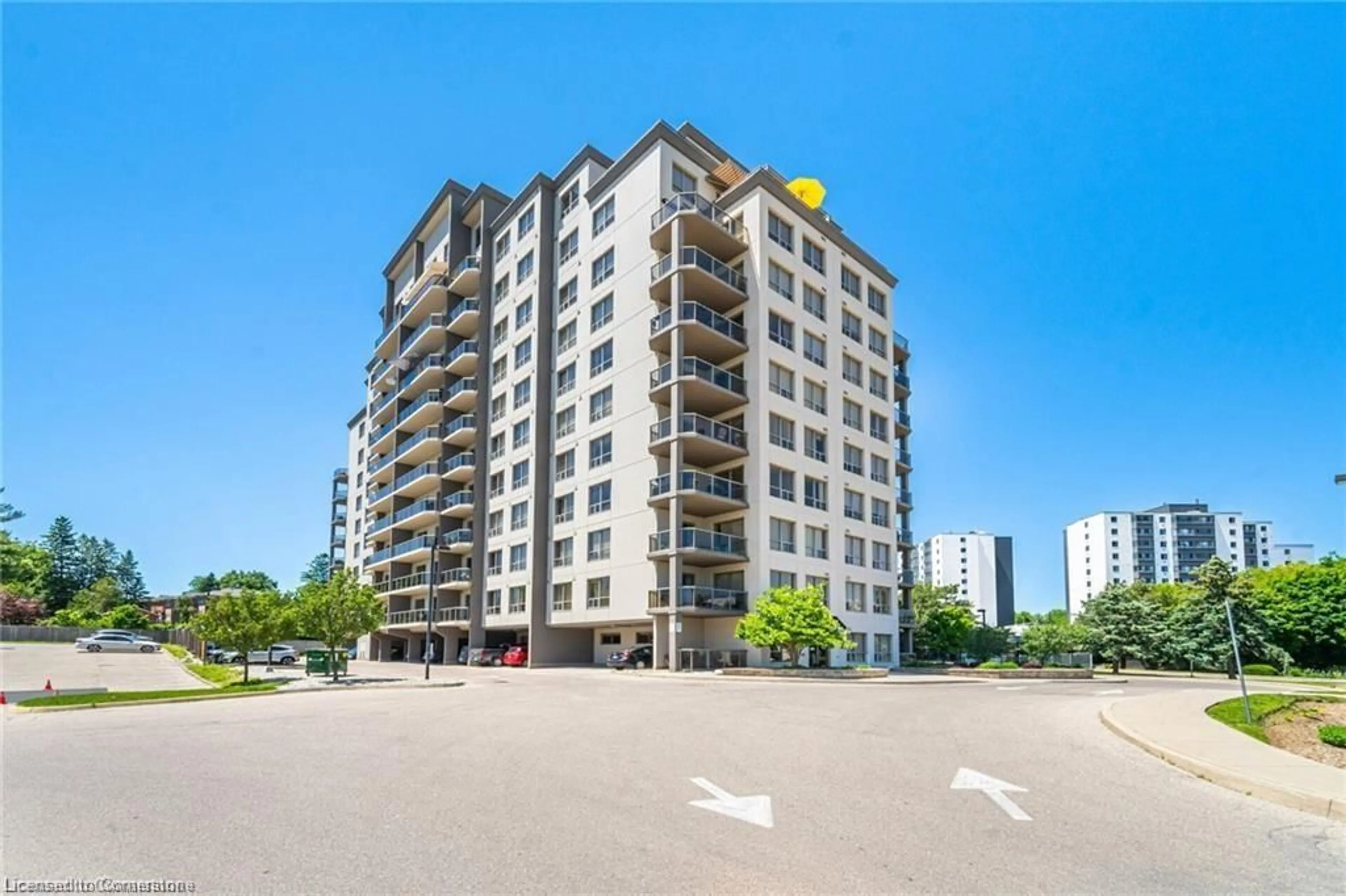 A pic from outside/outdoor area/front of a property/back of a property/a pic from drone, building for 539 Belmont Ave #208, Kitchener Ontario N2M 0A2