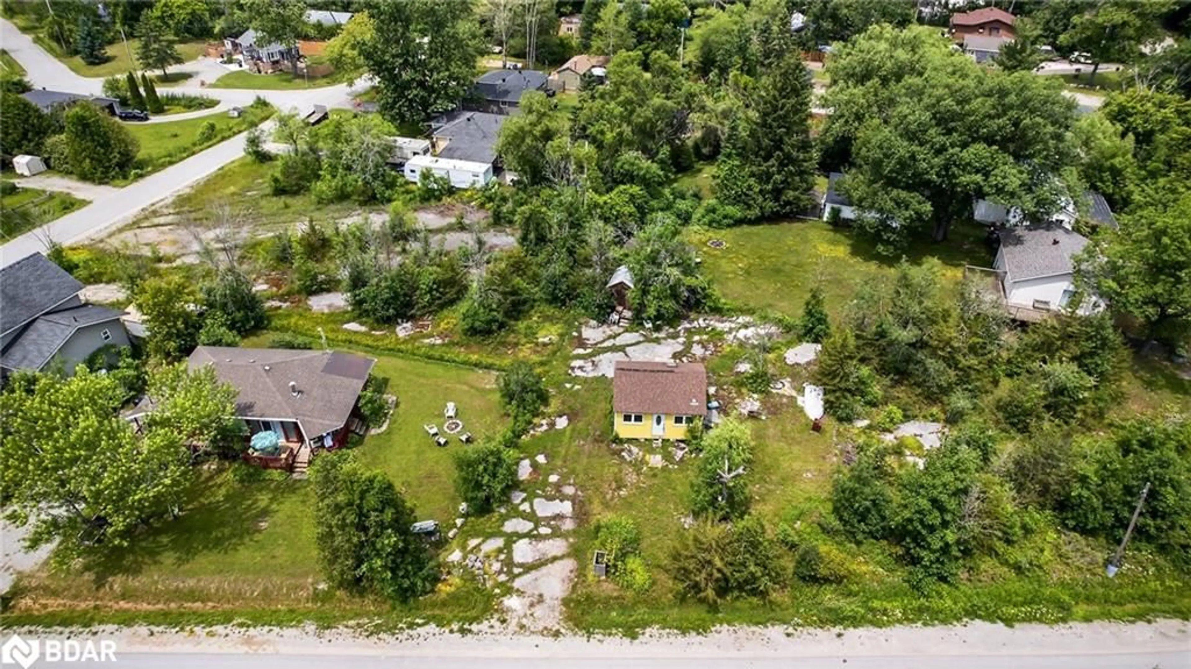A pic from outside/outdoor area/front of a property/back of a property/a pic from drone, unknown for 178 Woodlands Ave, Port McNicoll Ontario L0K 1R0