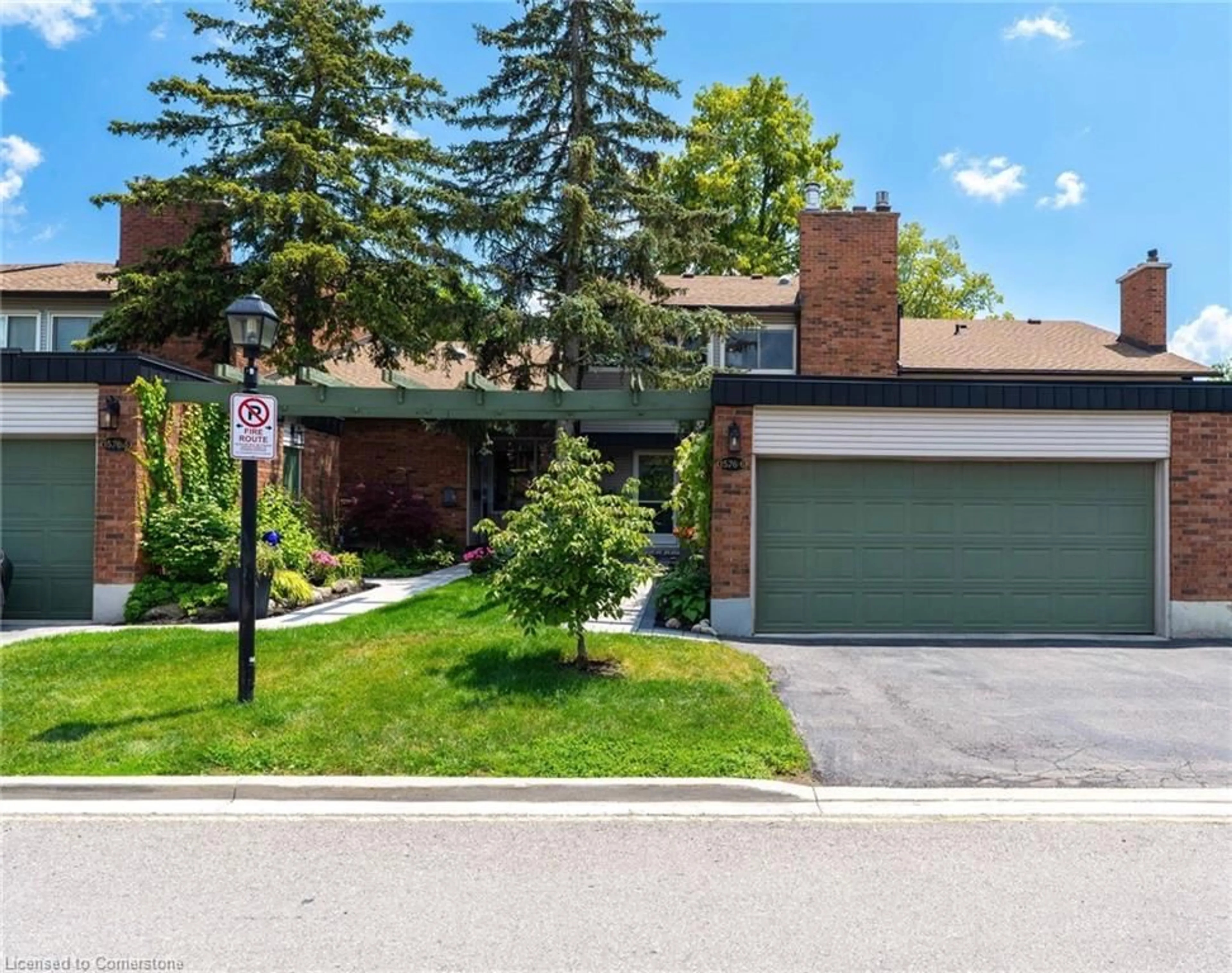 Home with brick exterior material, street for 1576 Kerns Rd #6, Burlington Ontario L7P 3A7