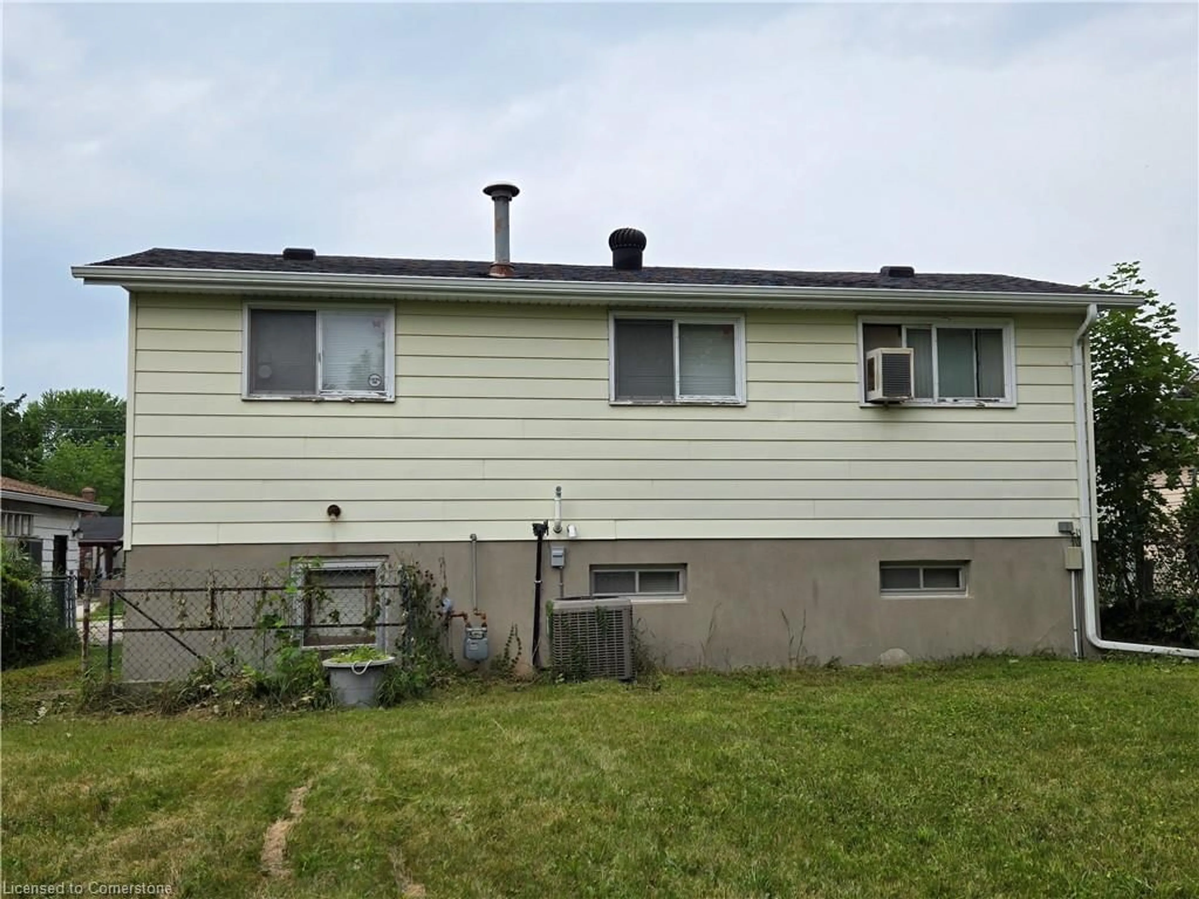 Home with vinyl exterior material, building for 219 Huntingdon Cres, Waterloo Ontario N2L 4P8