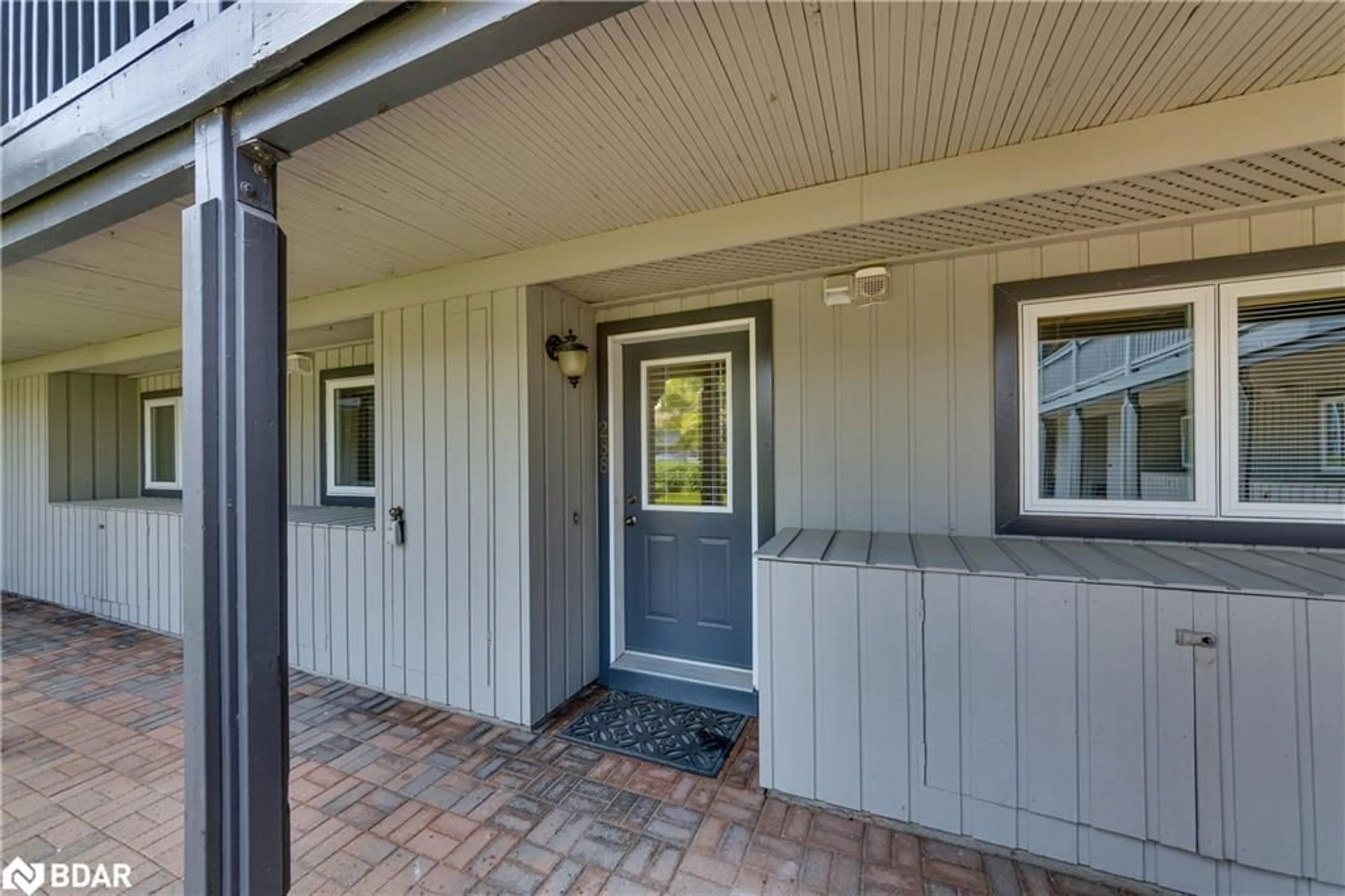 Indoor entryway for 288 Mariners Way, Collingwood Ontario L9Y 5C7