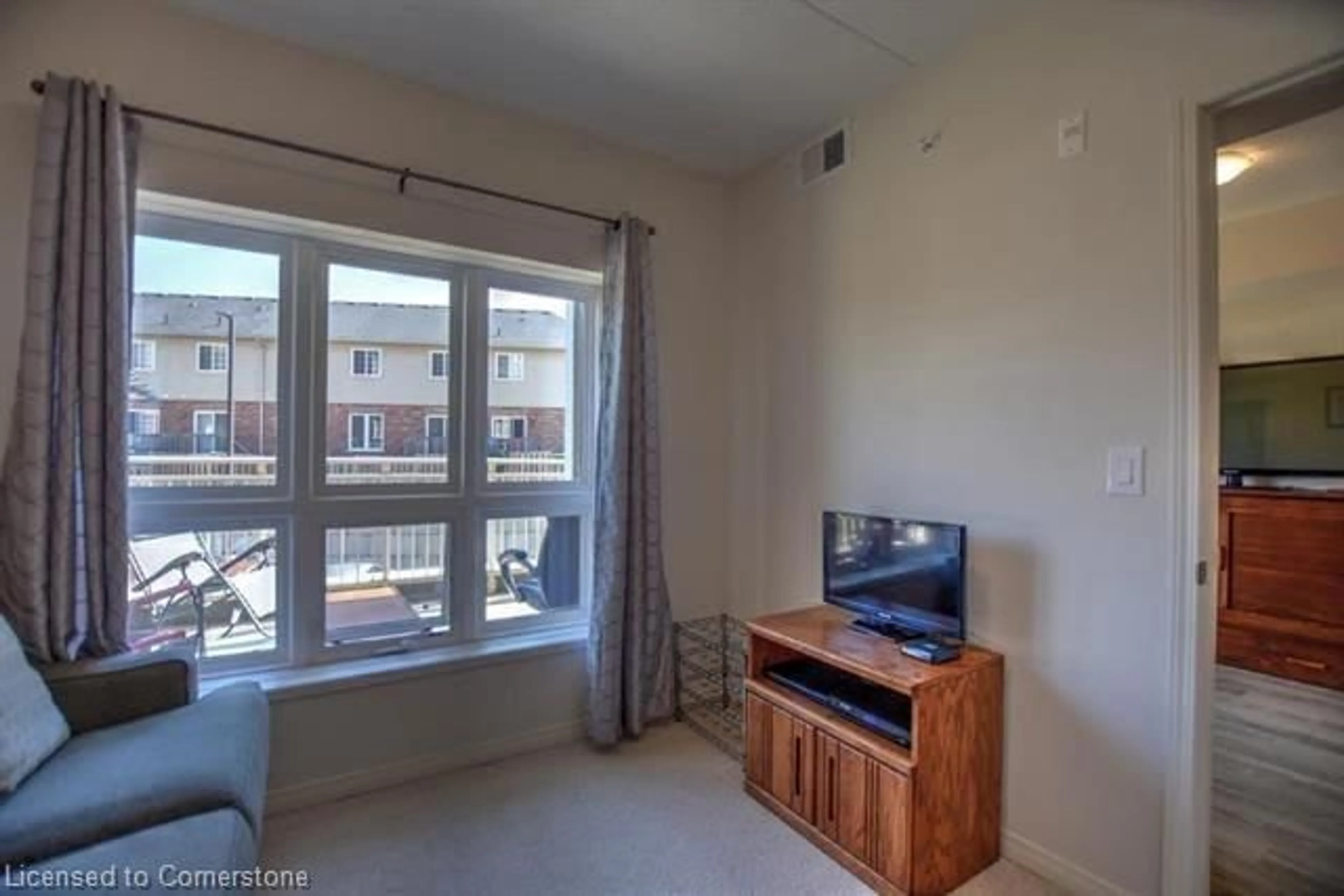 A pic of a room for 155 Water St #206, Cambridge Ontario N1R 3E3