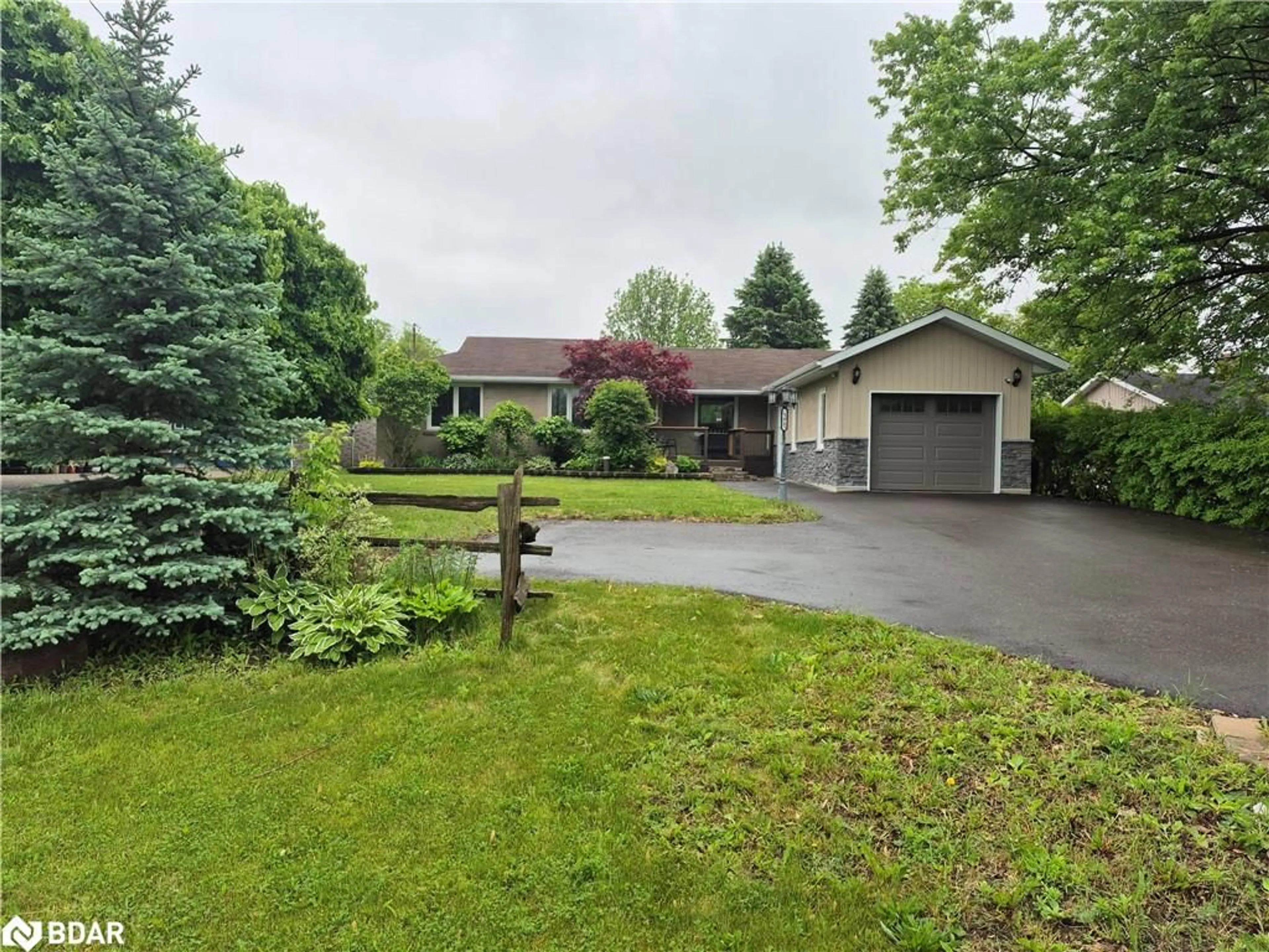 A pic from outside/outdoor area/front of a property/back of a property/a pic from drone, street for 391 Victoria St, Alliston Ontario L9R 1J8
