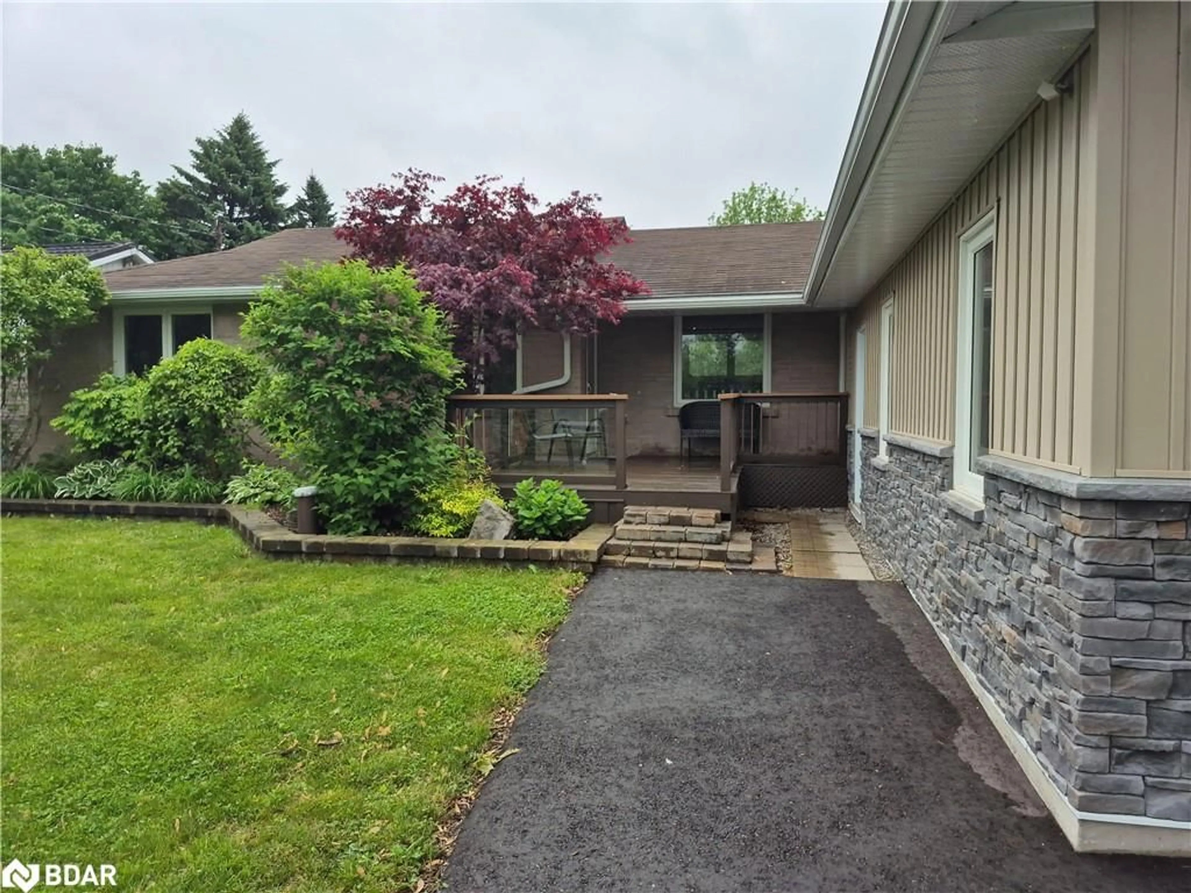 Patio, street for 391 Victoria St, Alliston Ontario L9R 1J8