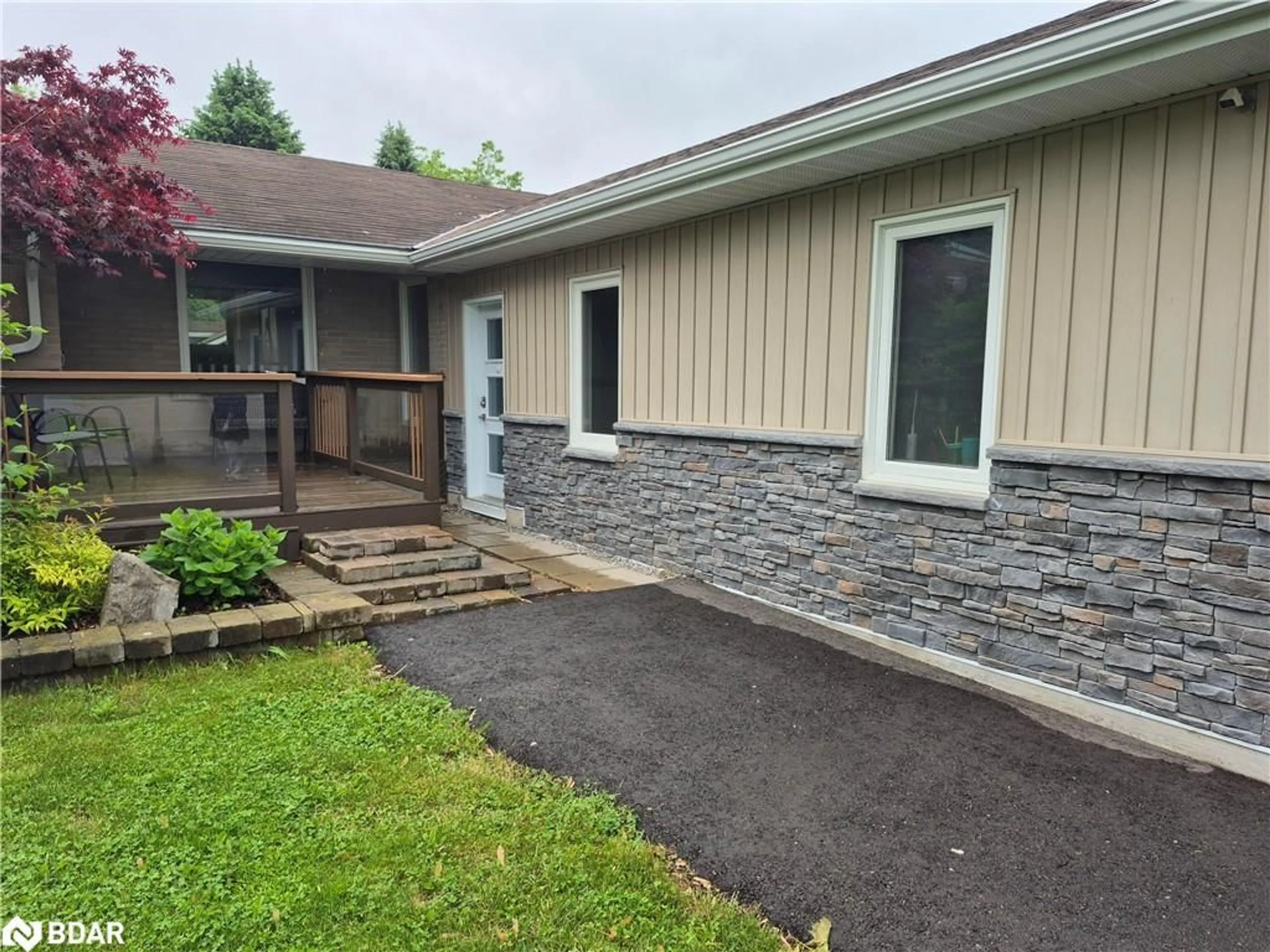 Patio, street for 391 Victoria St, Alliston Ontario L9R 1J8