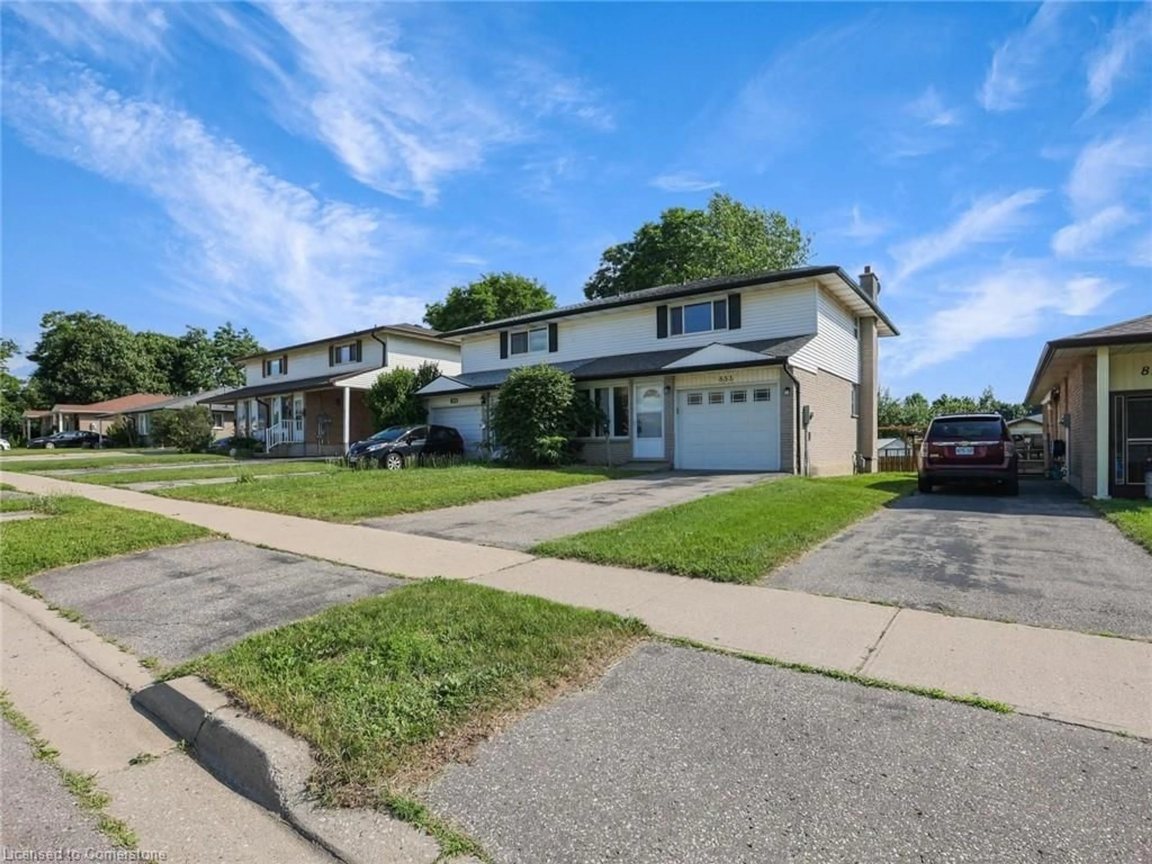 A pic from outside/outdoor area/front of a property/back of a property/a pic from drone, street for 833 Doon Village Rd, Kitchener Ontario N2P 1A1