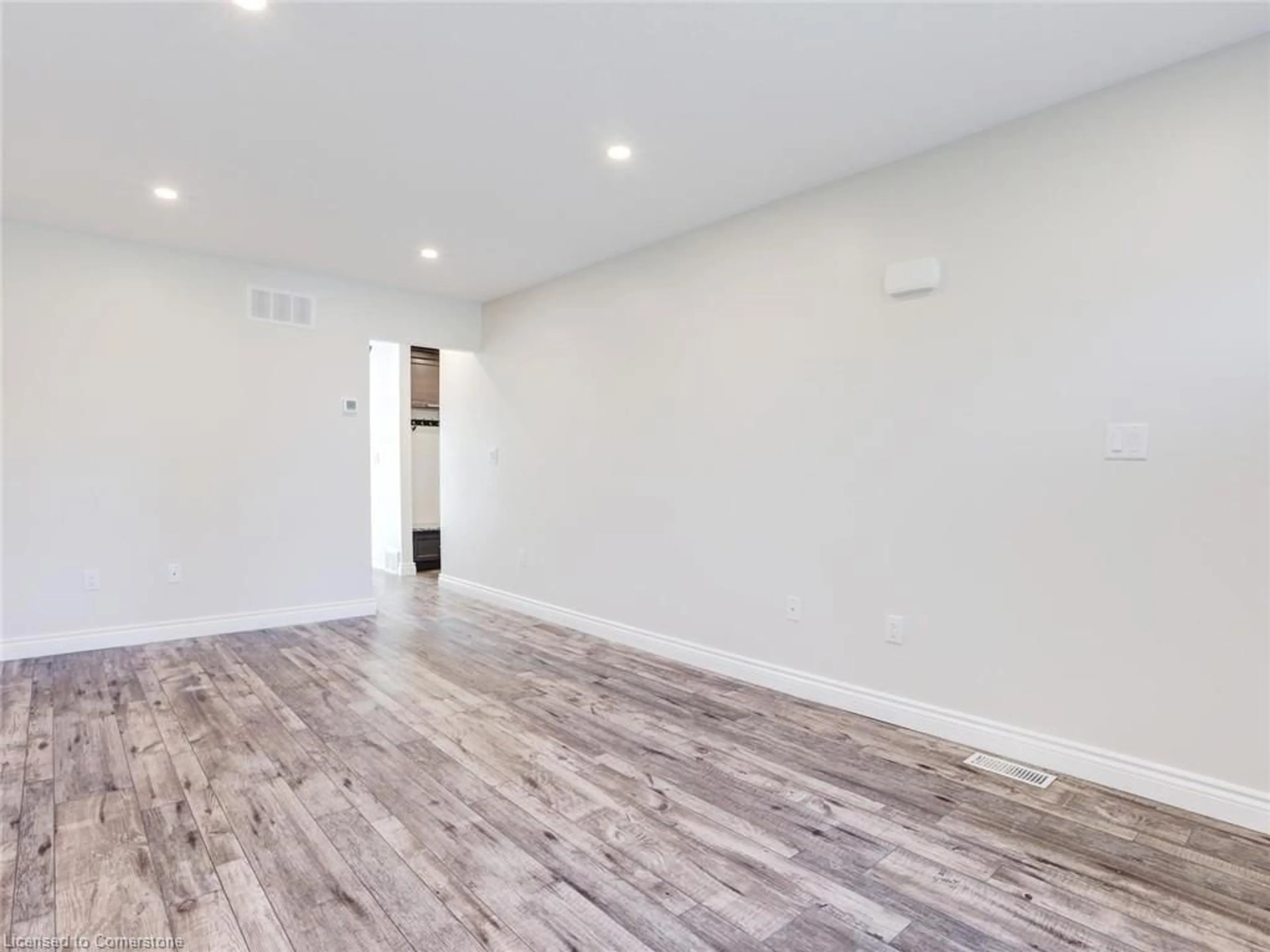 A pic of a room for 833 Doon Village Rd, Kitchener Ontario N2P 1A1