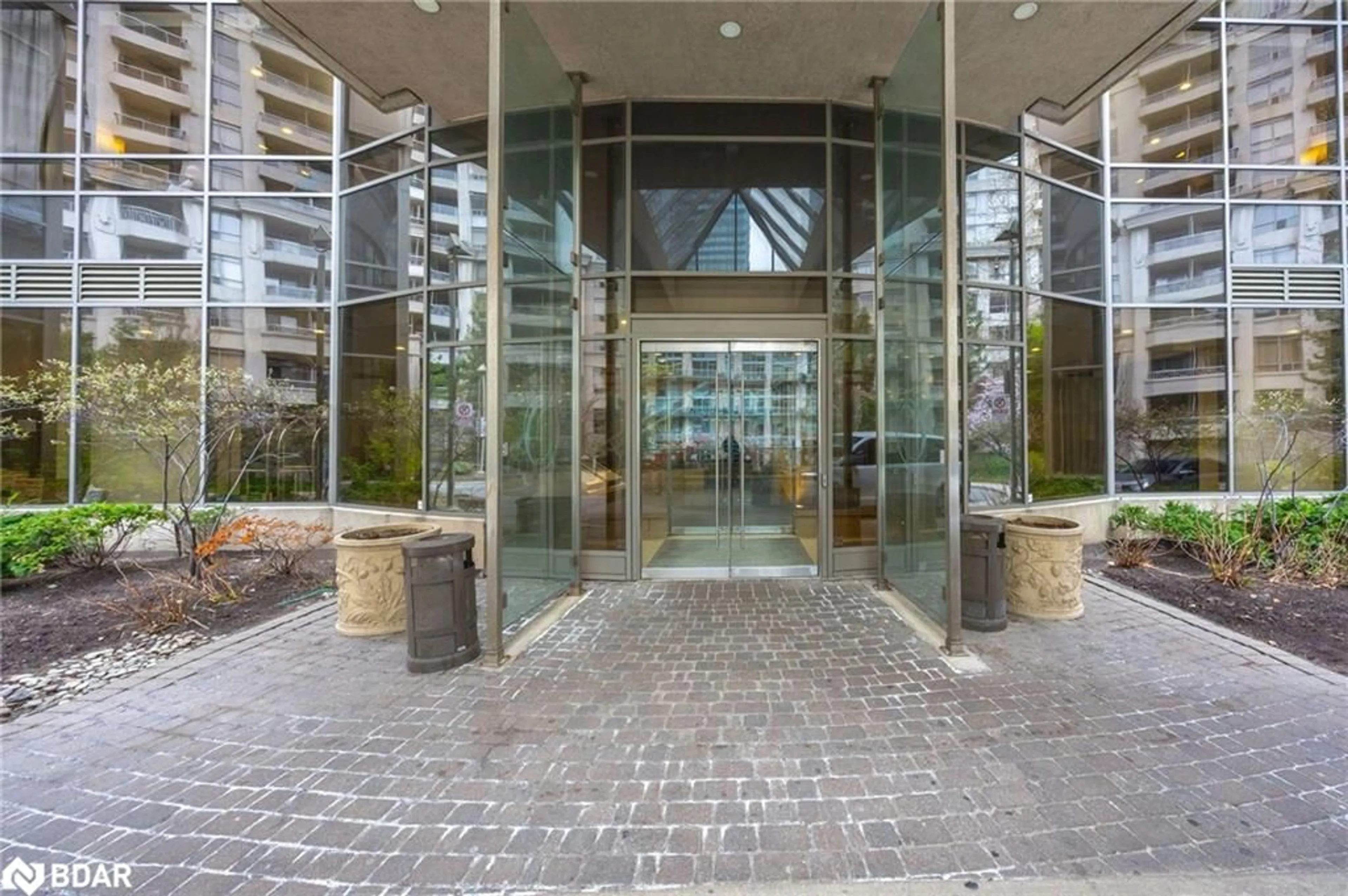 Indoor foyer for 3880 Duke Of York Blvd #1202, Mississauga Ontario L5B 4M7