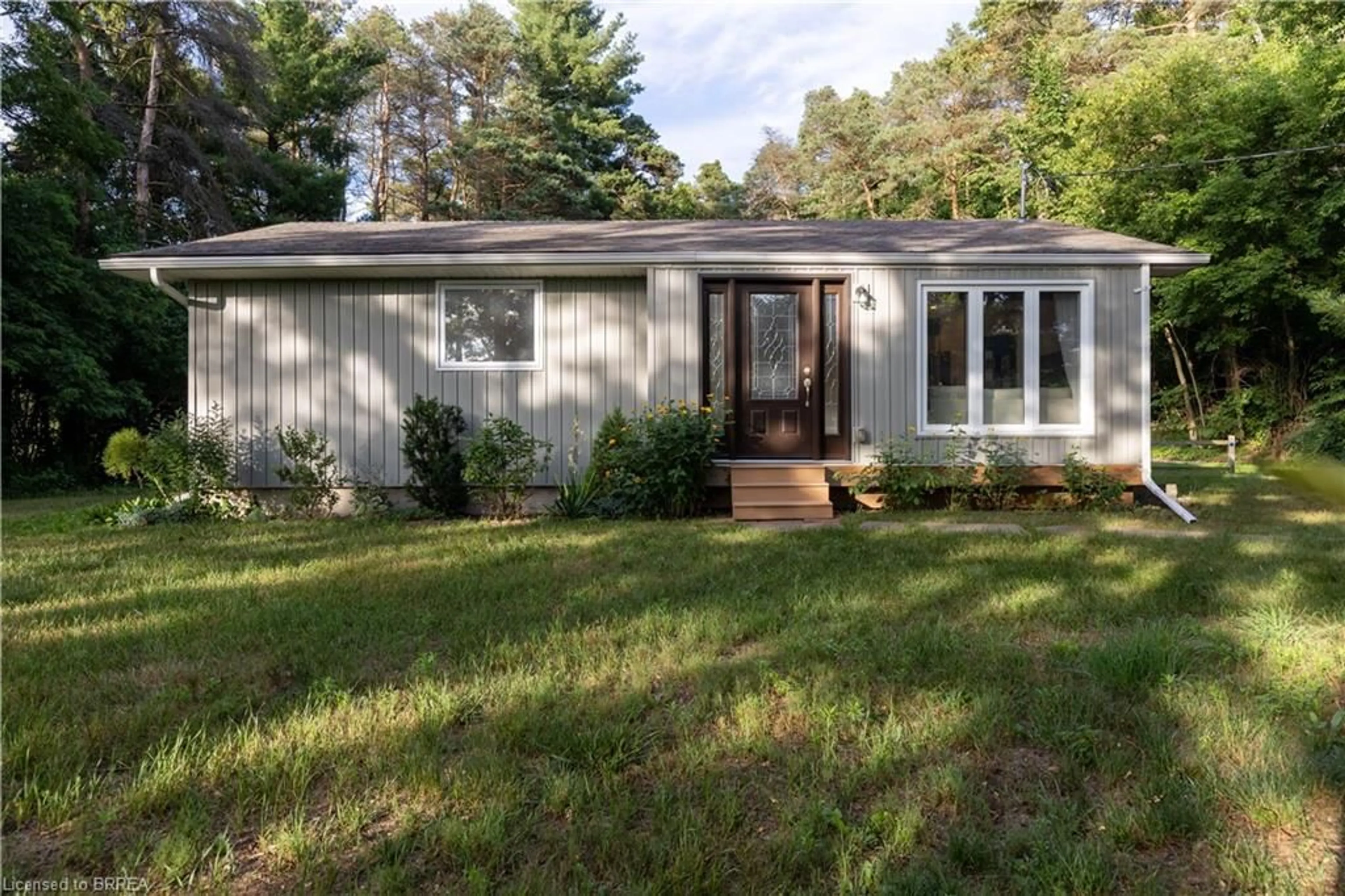 Home with vinyl exterior material, unknown for 2328 Nixon Rd, Simcoe Ontario N3Y 4K6