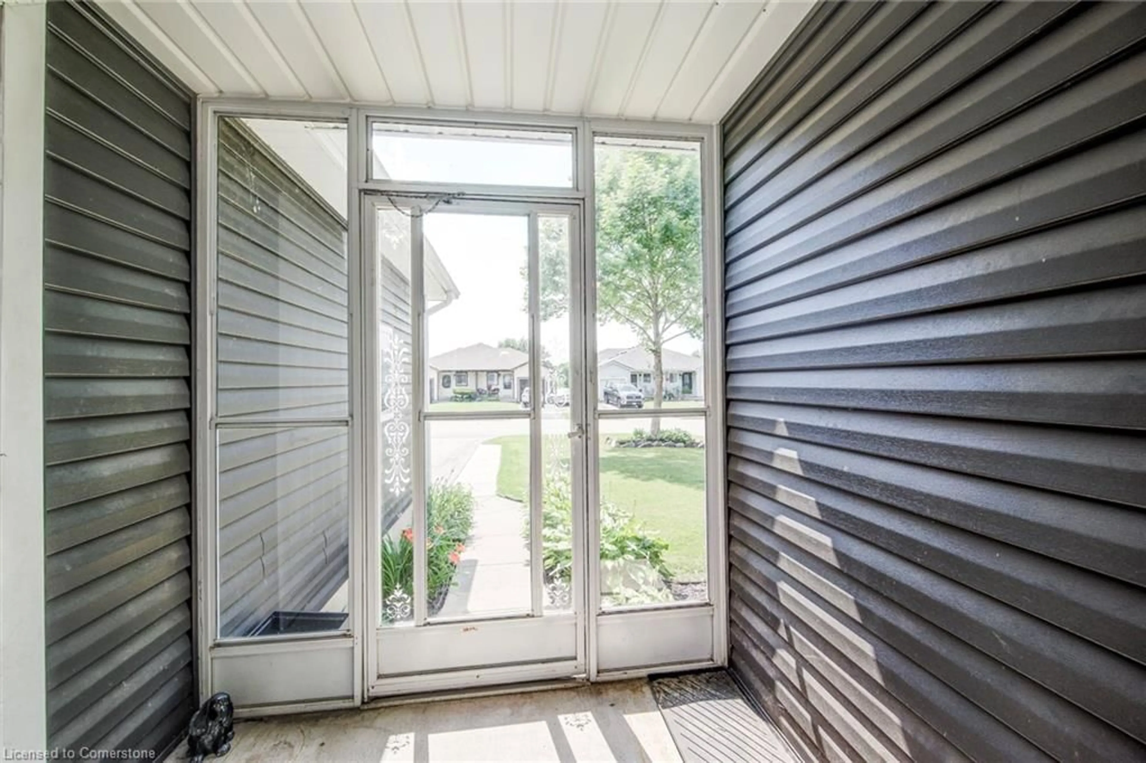 Indoor entryway for 306 Fennel St, Plattsville Ontario N0J 1S0