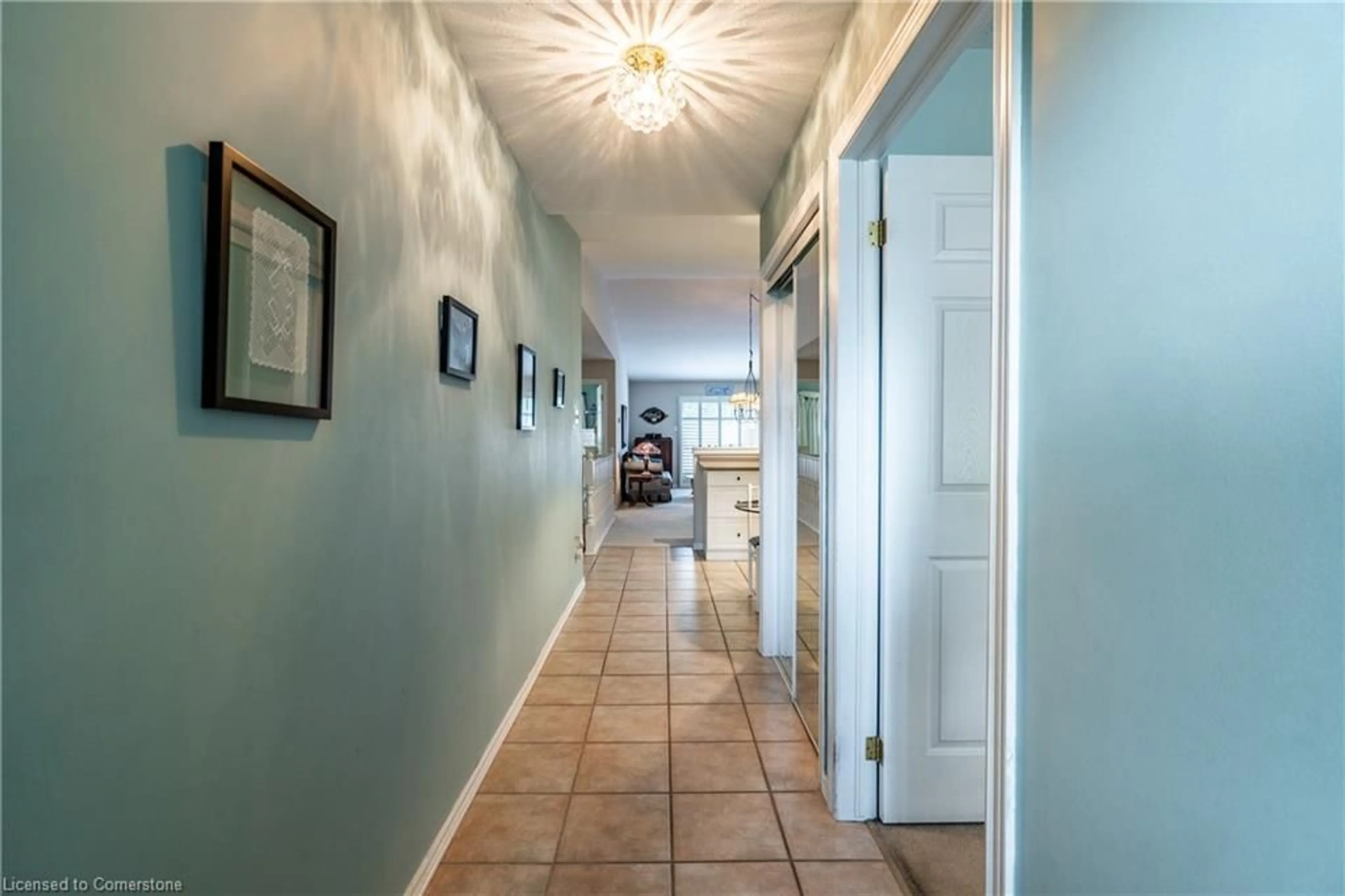 Indoor foyer for 19 Hanlon Pl #3, Paris Ontario N3L 4E8