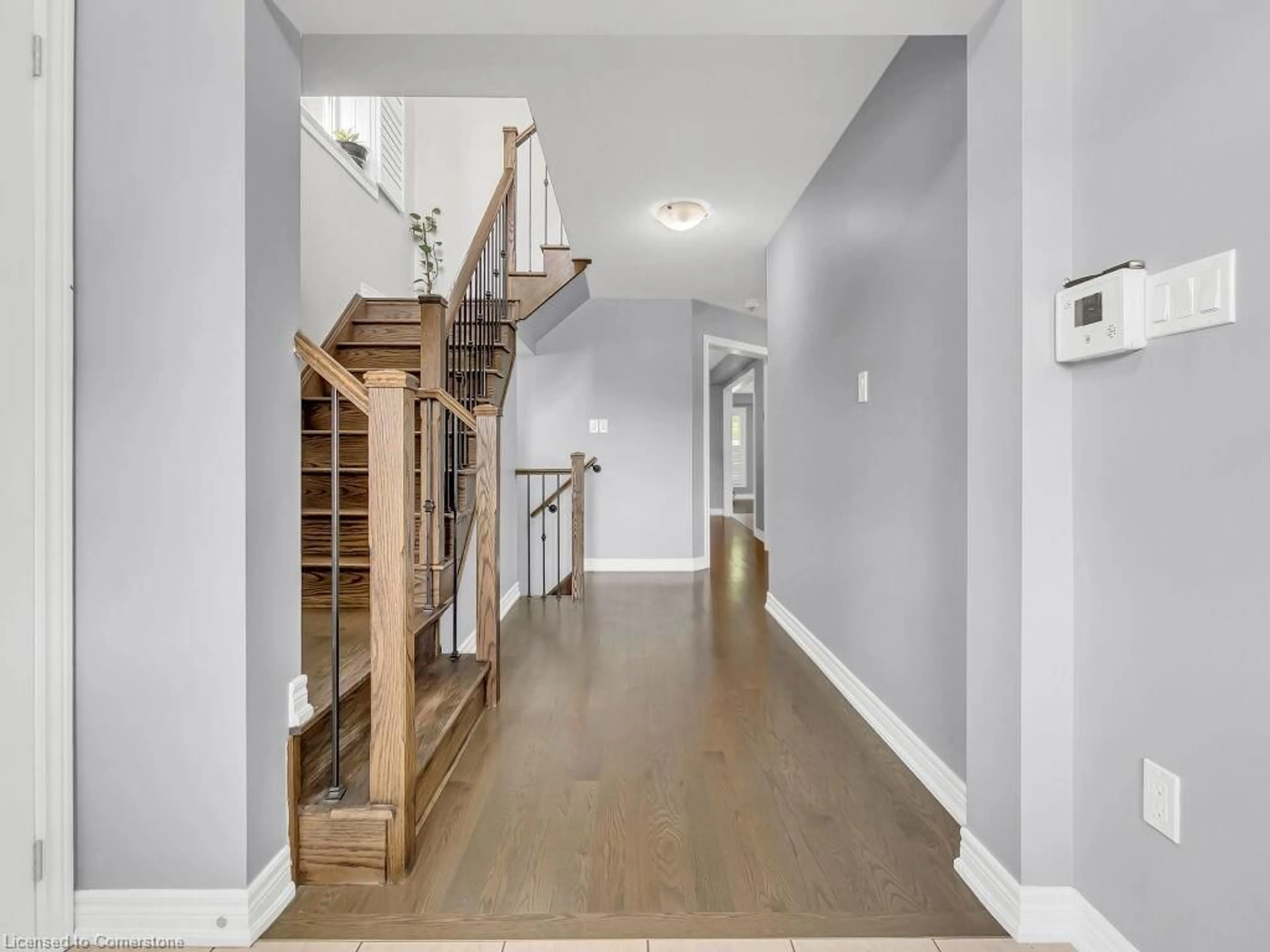 Indoor entryway for 552 Linden Dr, Cambridge Ontario N3H 5L5
