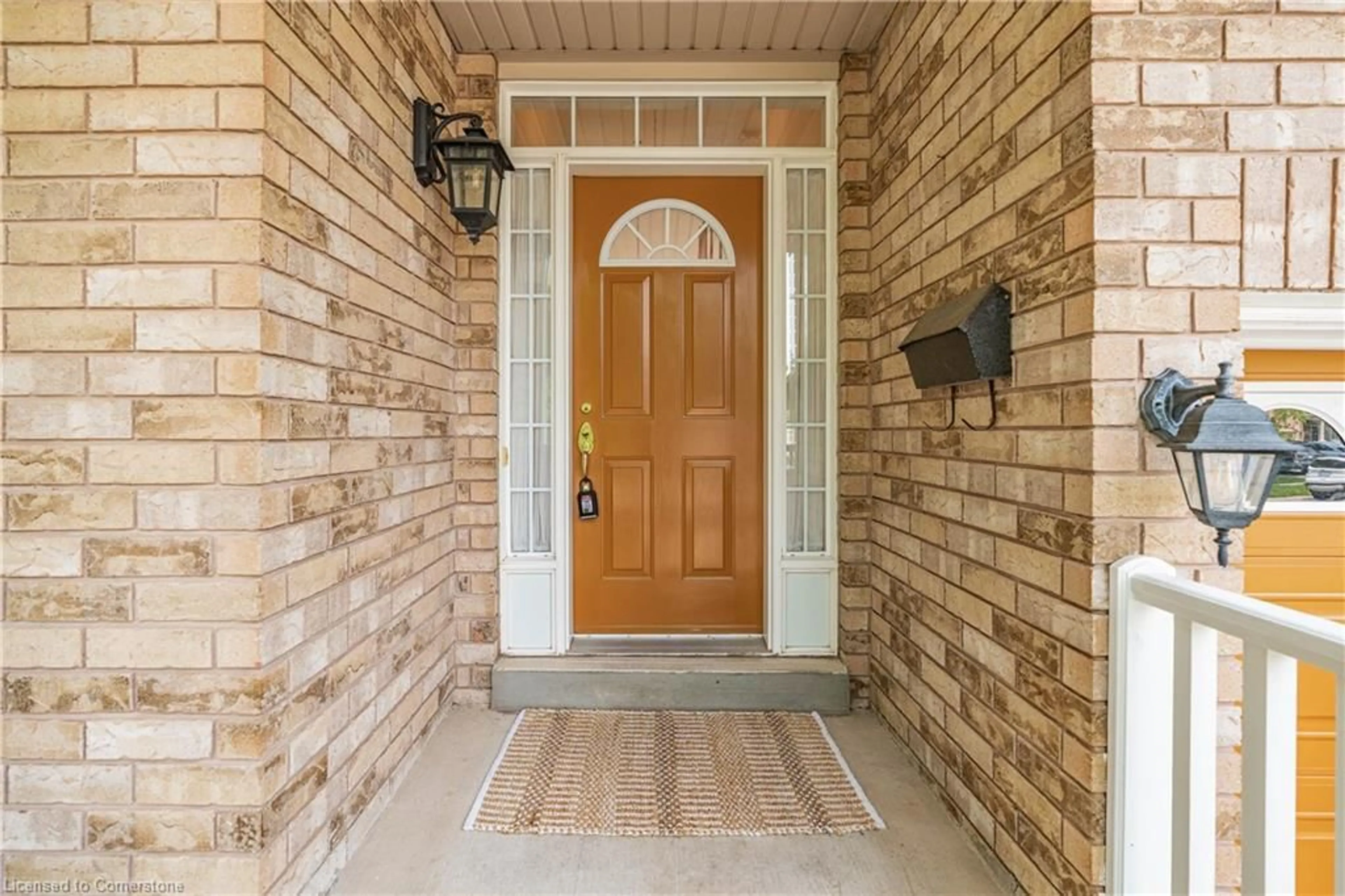 Indoor entryway for 2210 Tiger Rd, Burlington Ontario L7M 4W9