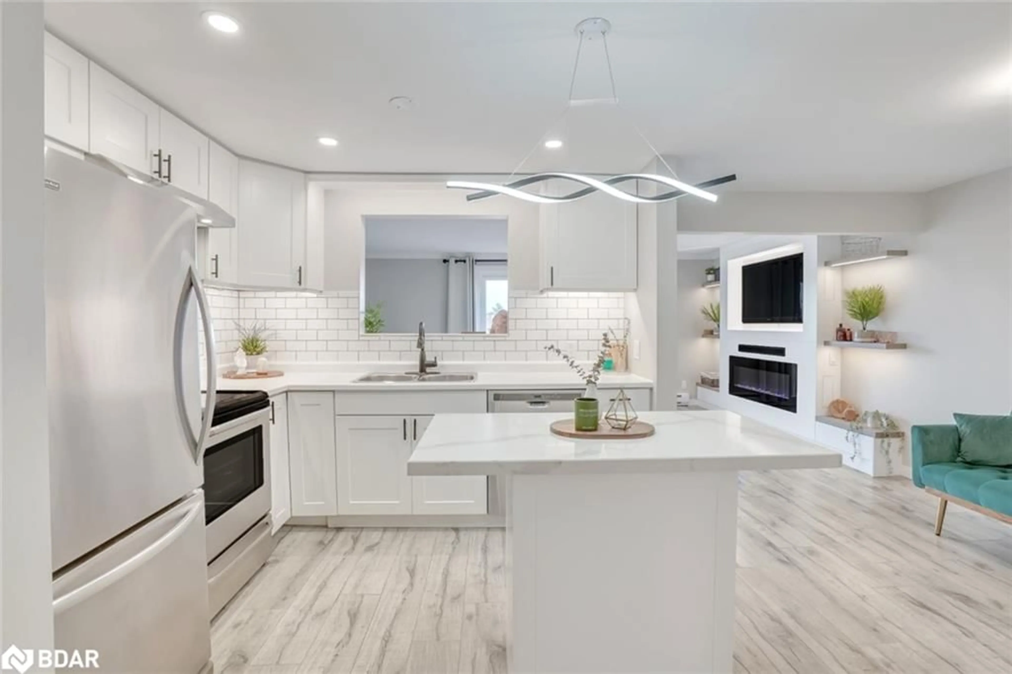 Contemporary kitchen, ceramic/tile floor for 75 High St, Collingwood Ontario L9Y 4V4