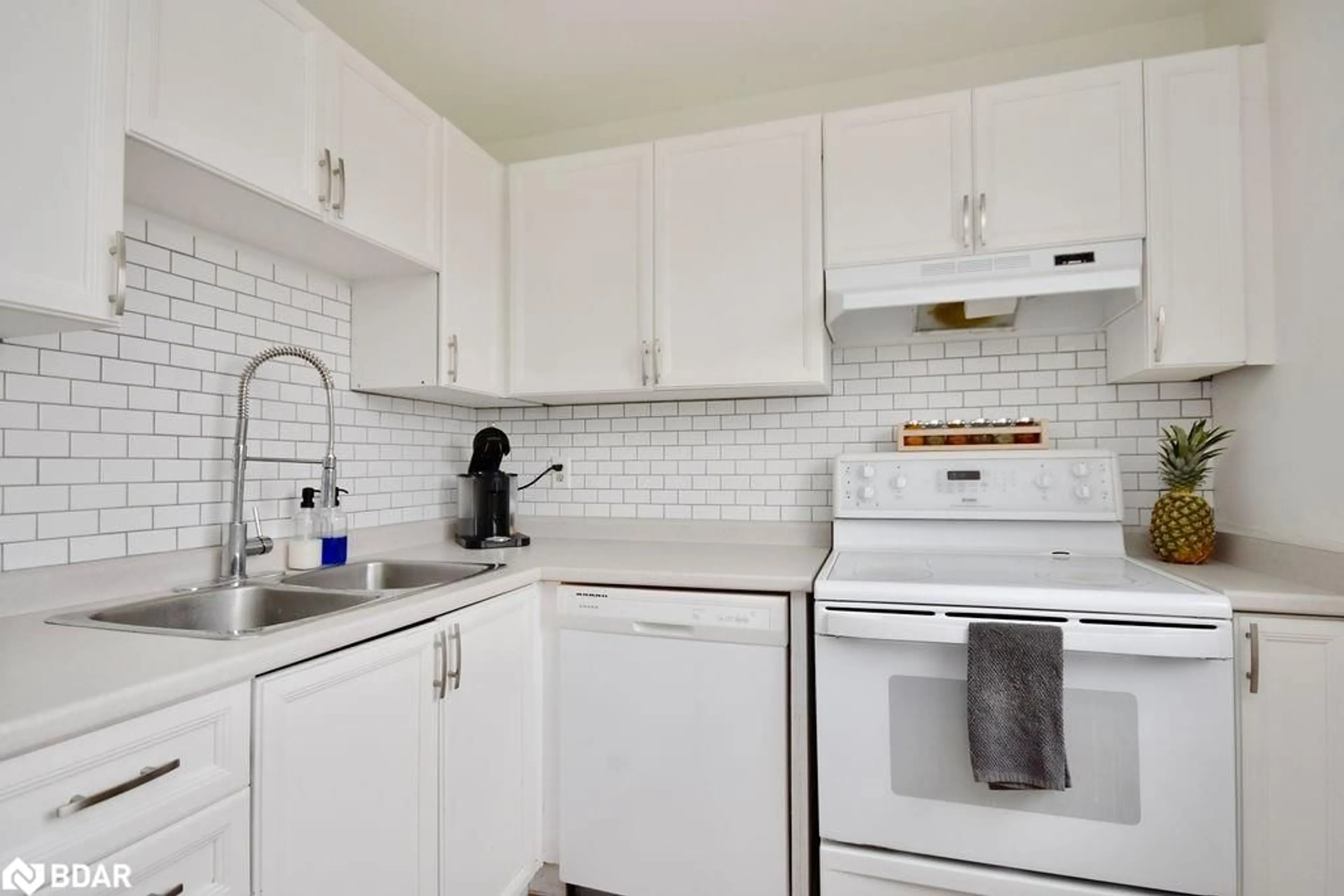 Standard kitchen, ceramic/tile floor for 3 Sawmill Rd #7, Barrie Ontario L4N 6X3