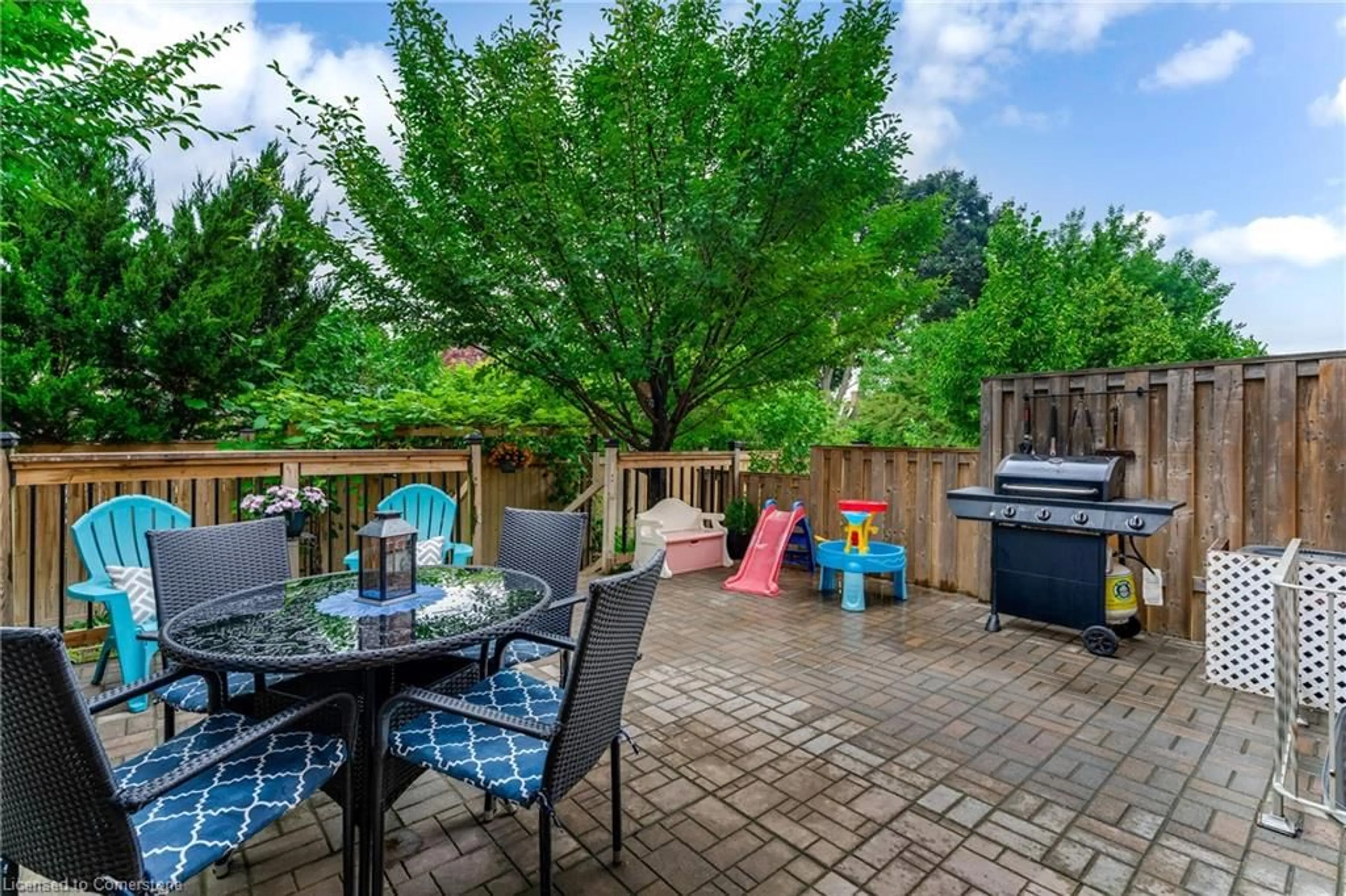 Patio, street for 34 Robert Peel Rd, Kitchener Ontario N2H 0B5