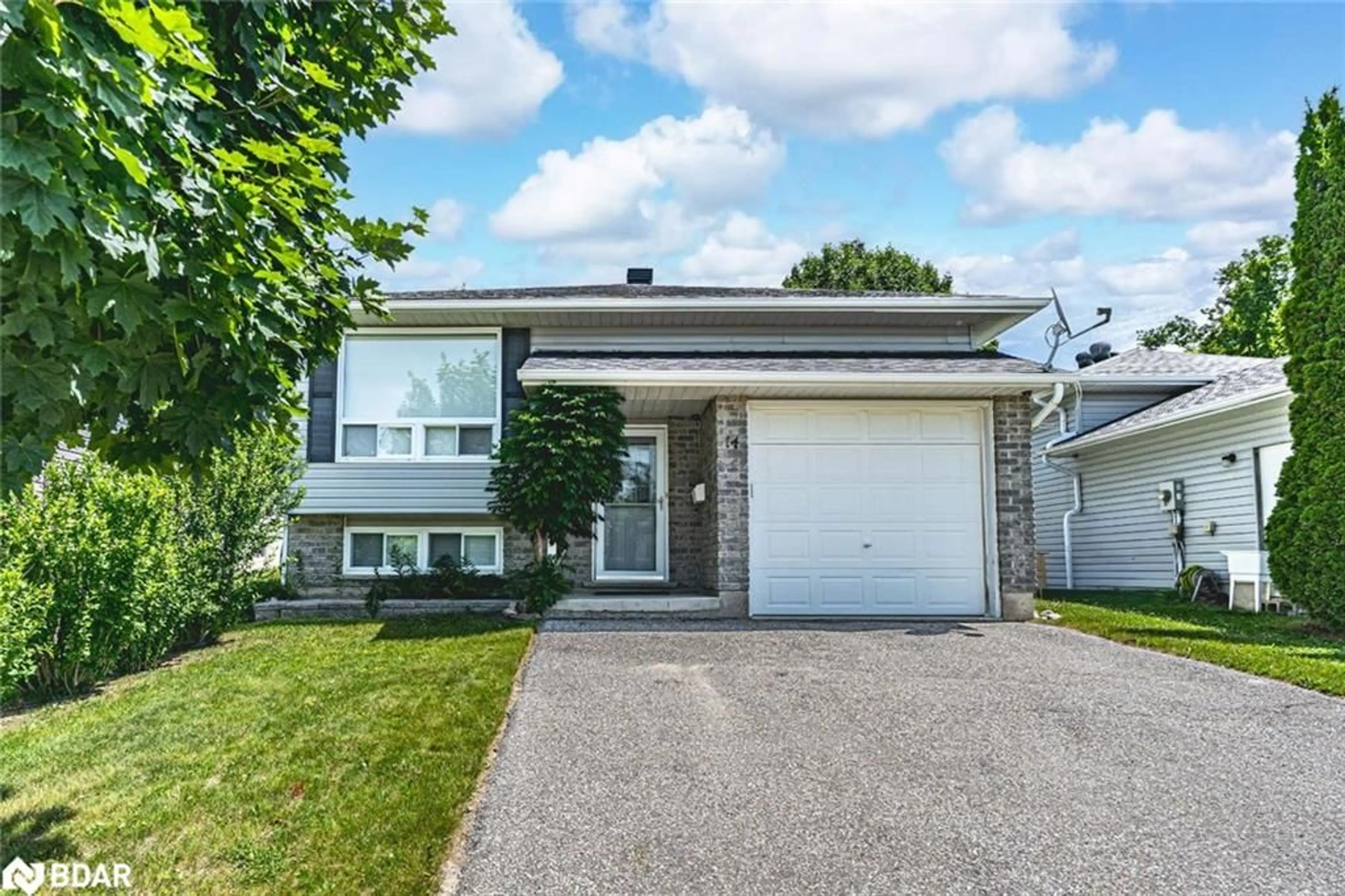 Home with vinyl exterior material, street for 14 Jordon Cres, Orillia Ontario L3V 8A9