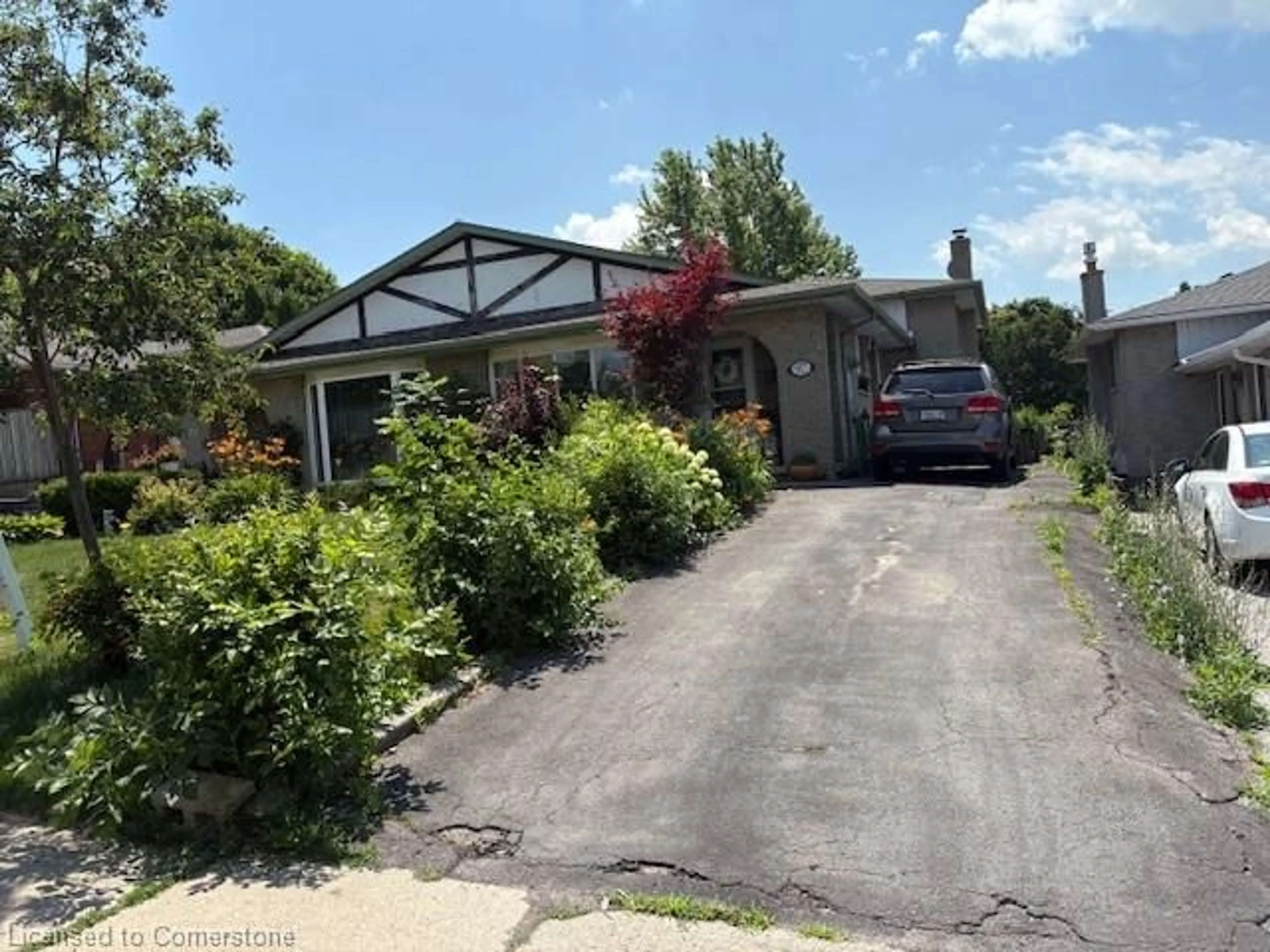 A pic from outside/outdoor area/front of a property/back of a property/a pic from drone, street for 97 Guildwood Dr, Hamilton Ontario L9C 6S3