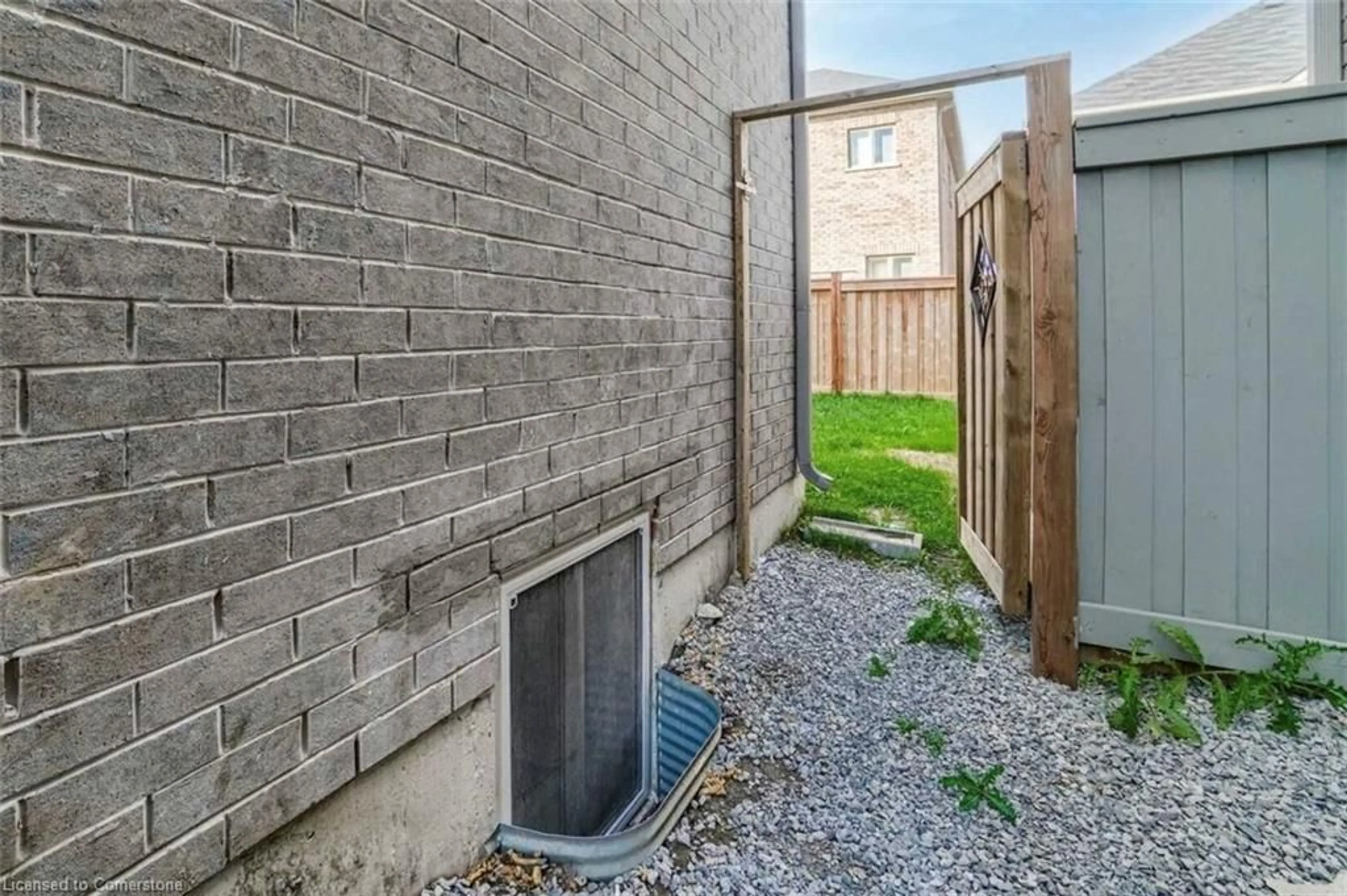 Patio, street for 1529 Devine Pt #B, Milton Ontario L9E 1H6