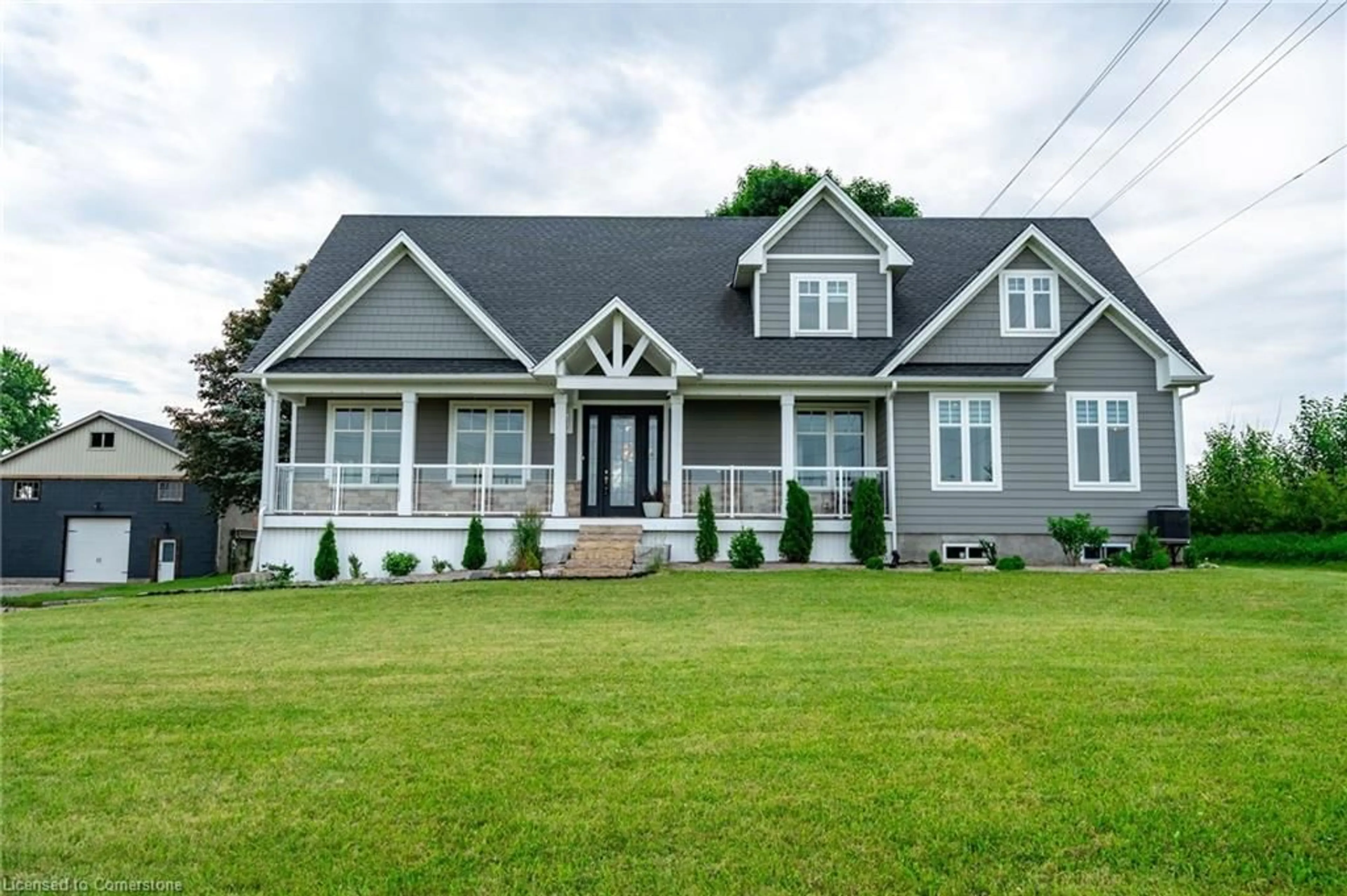 Home with vinyl exterior material, unknown for 4 Concession 11 Rd, Freelton Ontario L8B 1H8