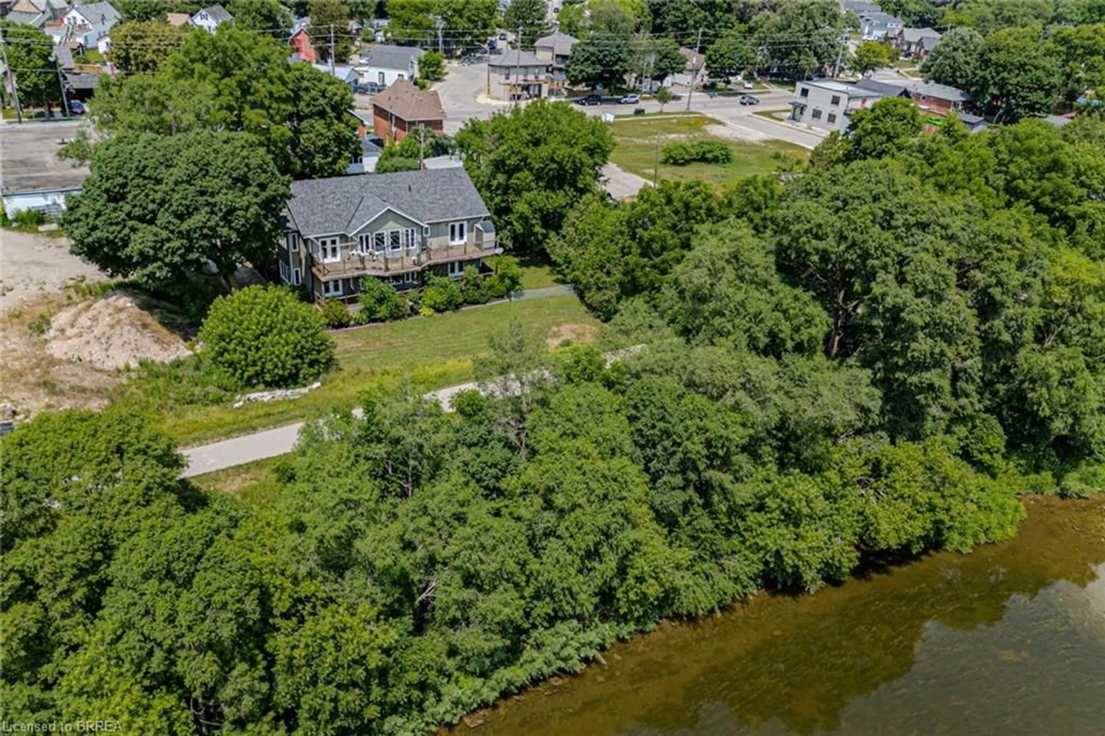 A pic from outside/outdoor area/front of a property/back of a property/a pic from drone, water/lake/river/ocean view for 192 Grand River Ave, Brantford Ontario N3T 4X9