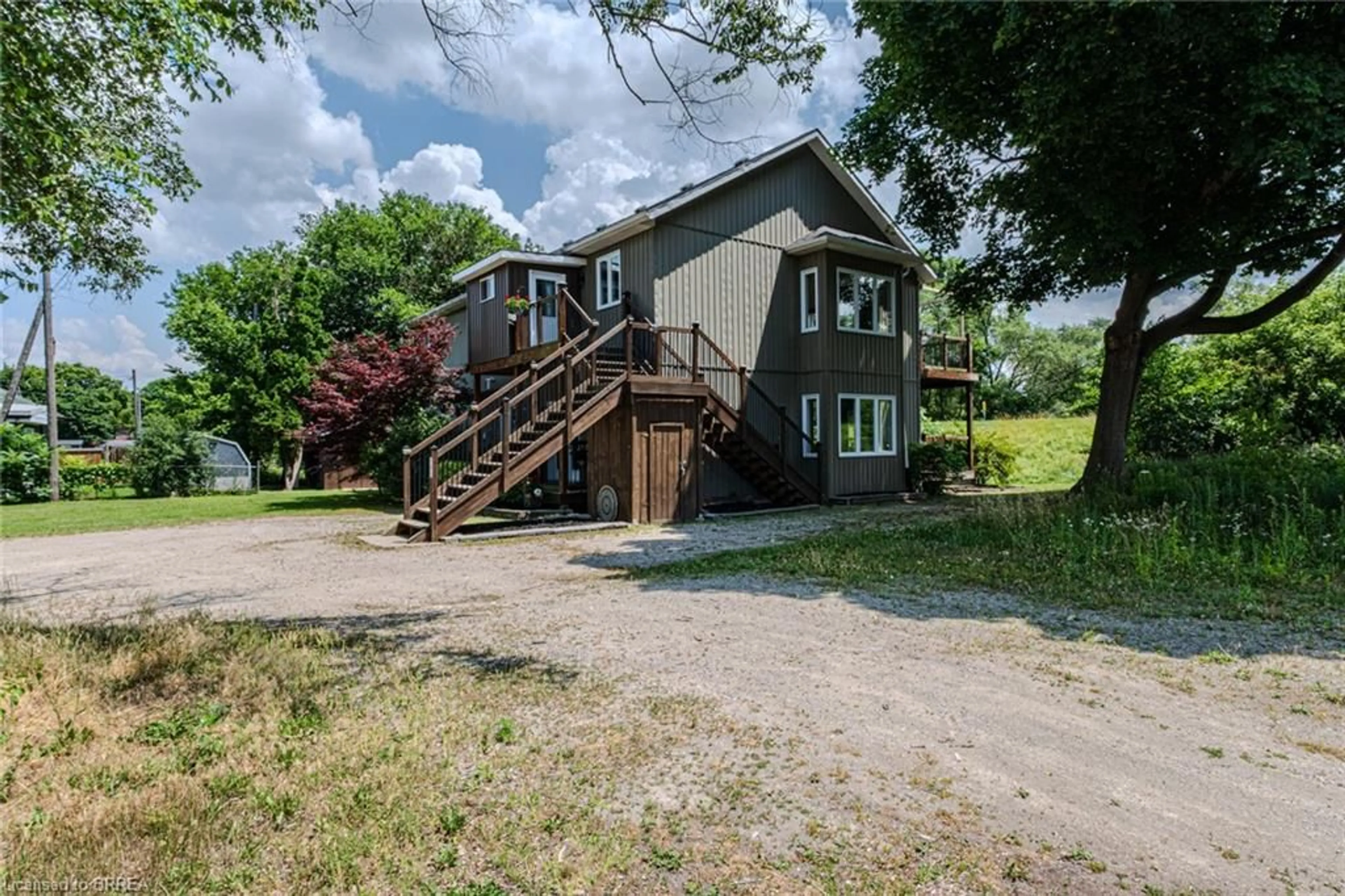 A pic from outside/outdoor area/front of a property/back of a property/a pic from drone, unknown for 192 Grand River Ave, Brantford Ontario N3T 4X9