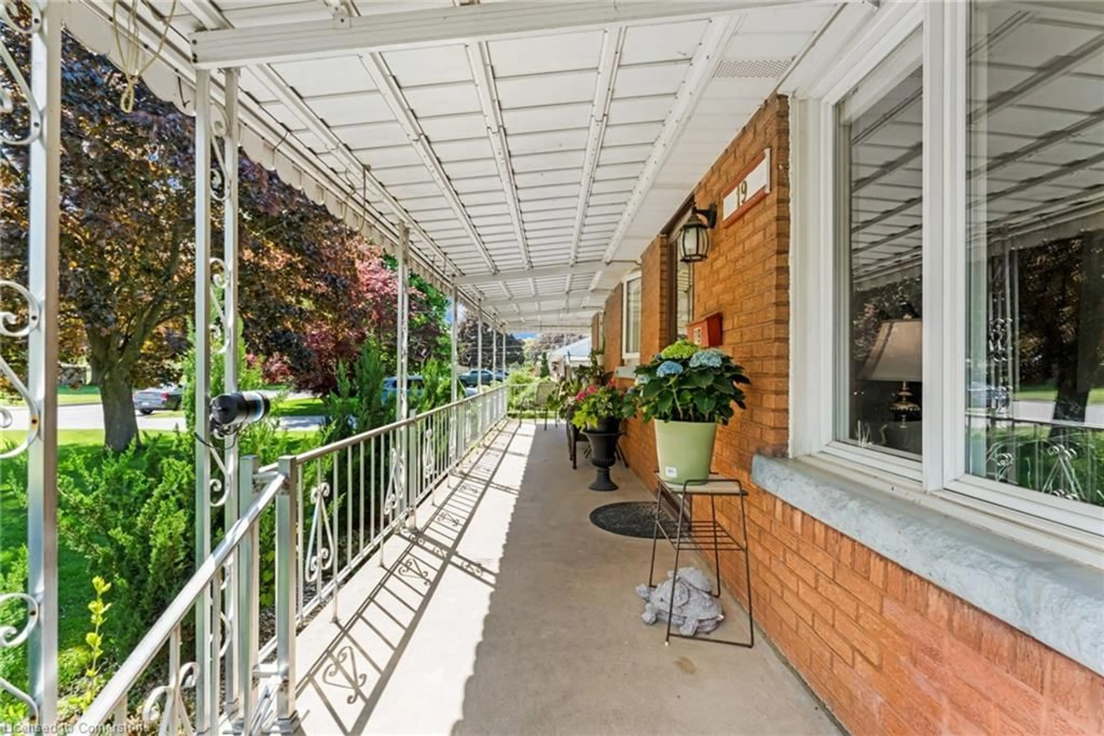 Patio, street for 19 Kinnard Rd, Brantford Ontario N3T 1P6