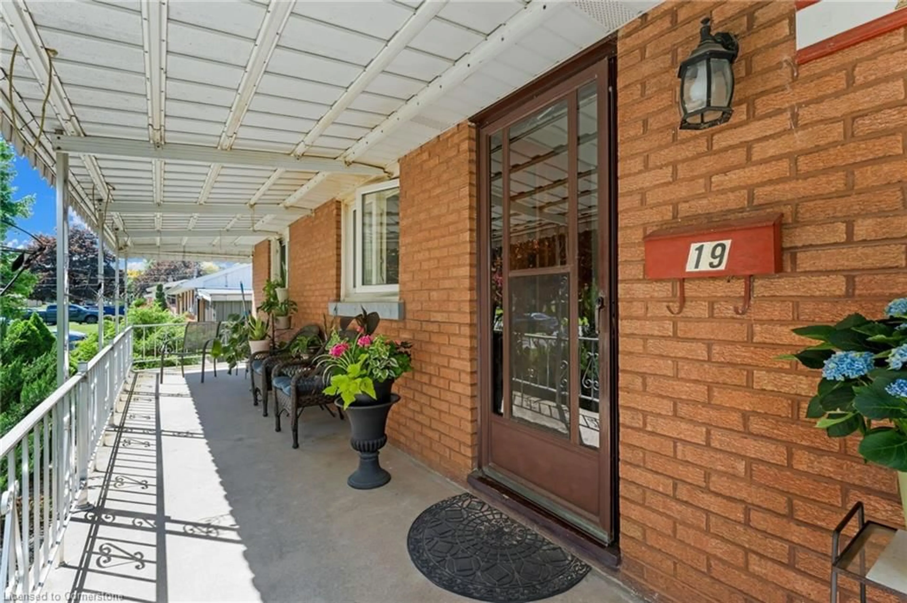 Patio, street for 19 Kinnard Rd, Brantford Ontario N3T 1P6