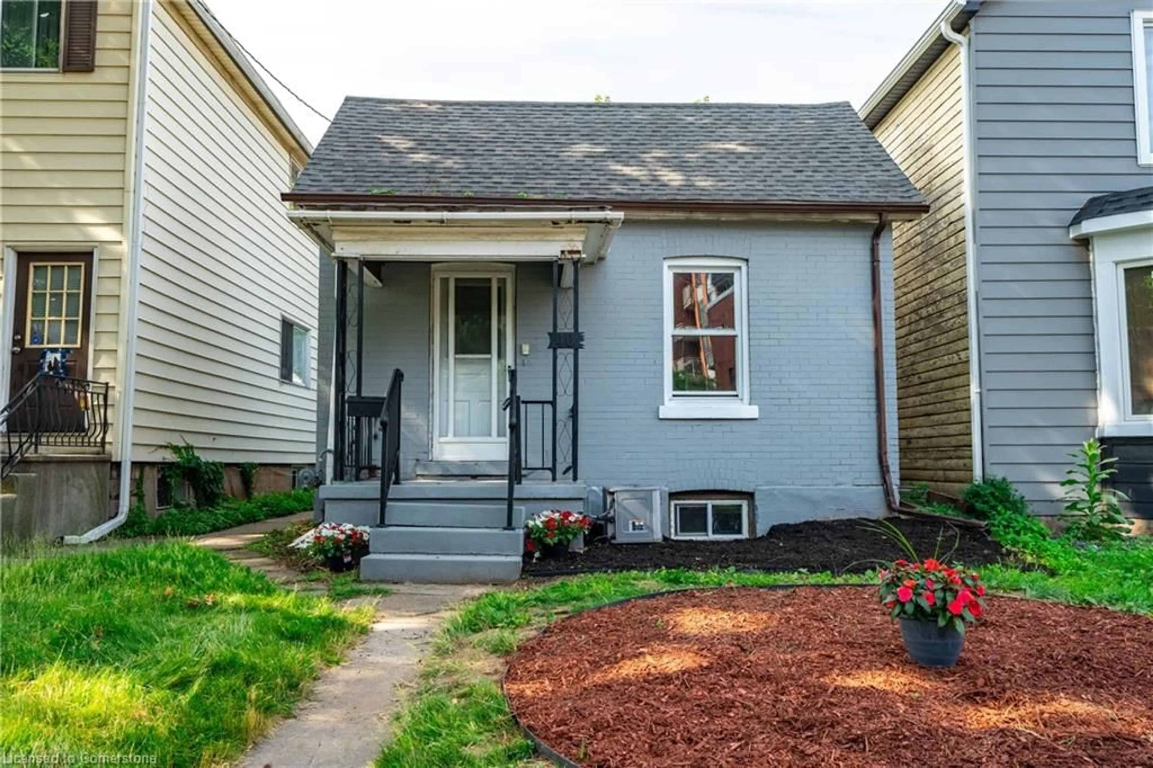 Home with vinyl exterior material, street for 40 Aikman Ave, Hamilton Ontario L8M 1P7