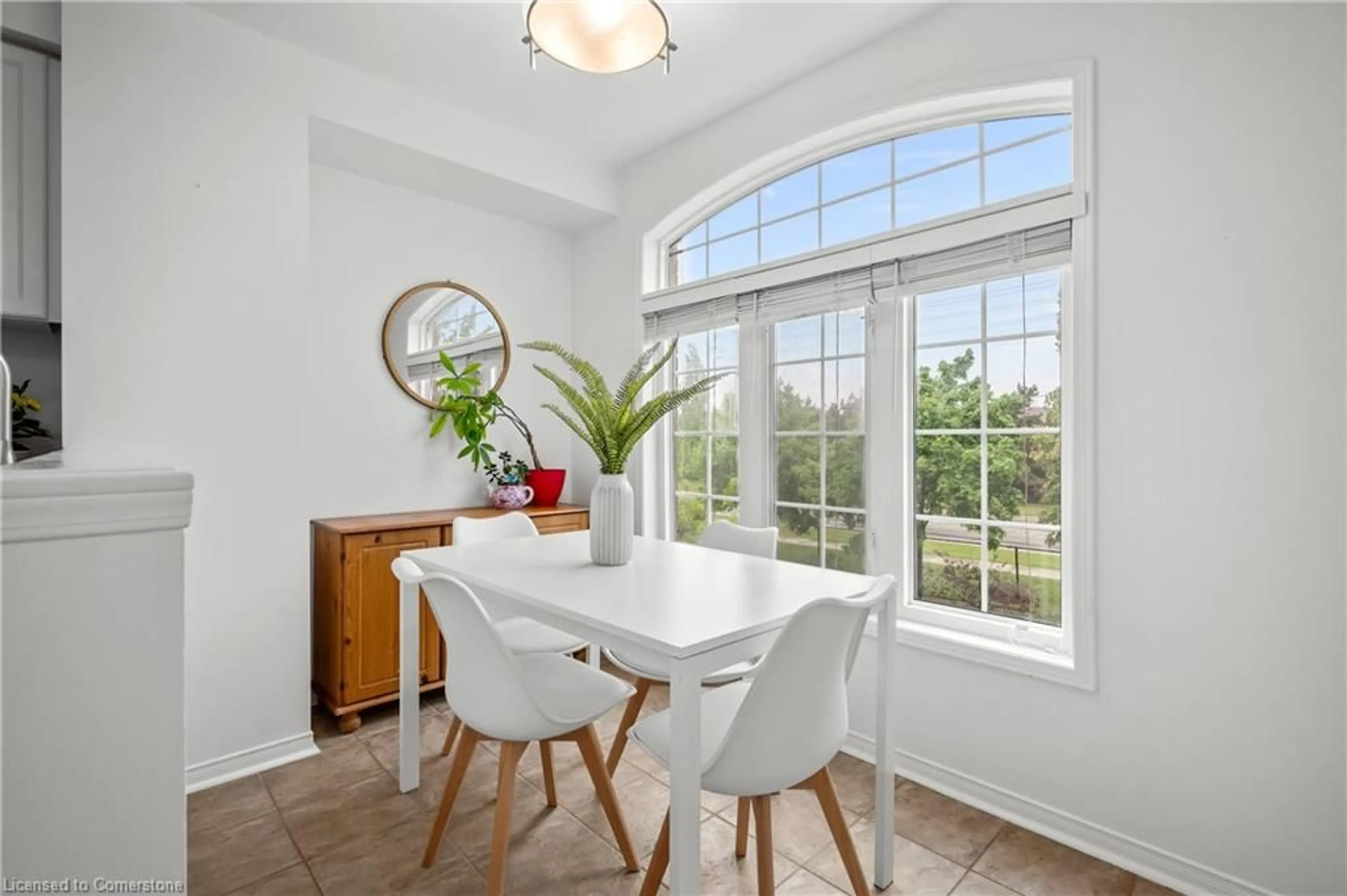 Dining room, ceramic/tile floor for 3301 Redpath Cir, Mississauga Ontario L5N 8R3