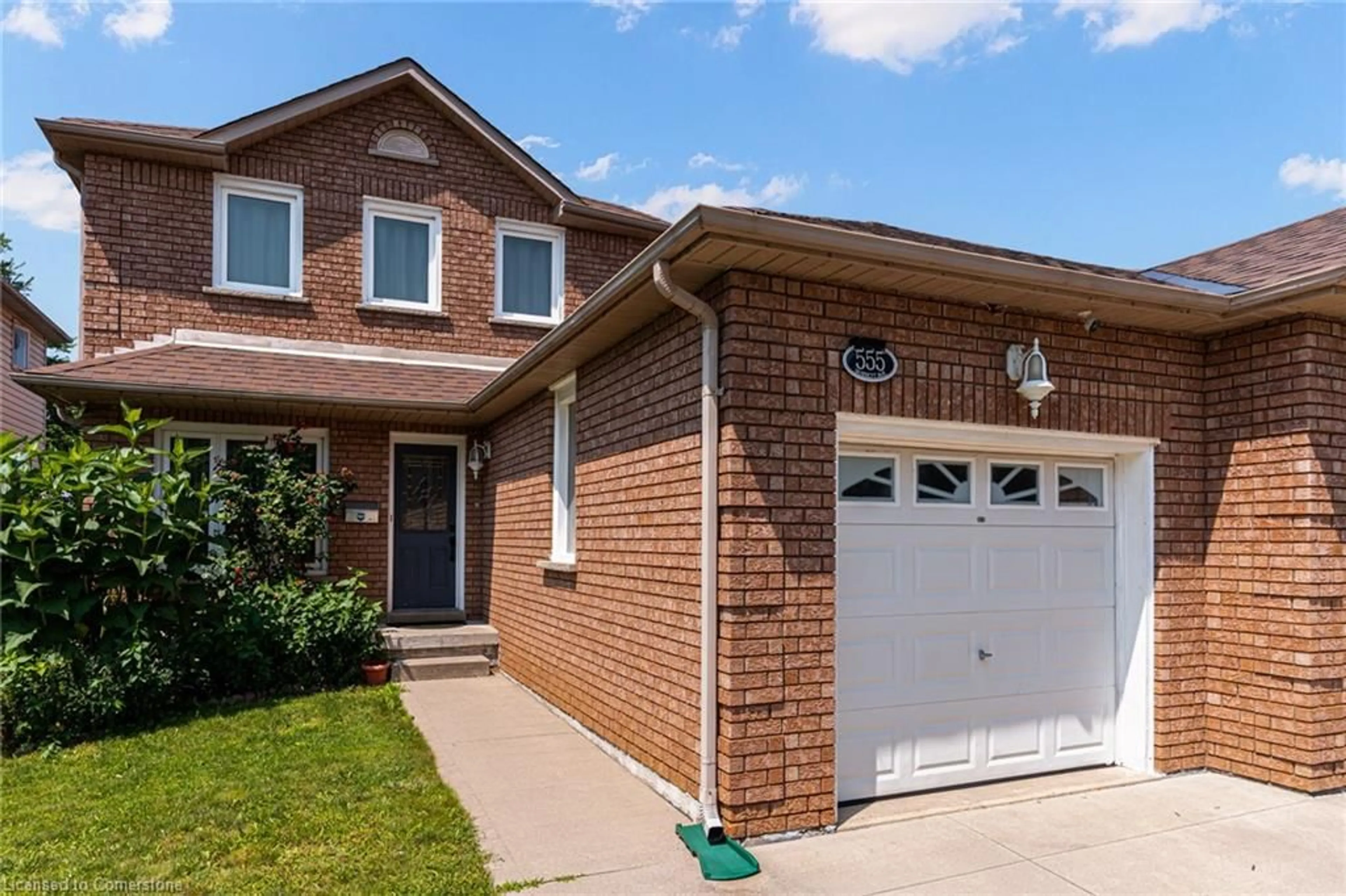 Home with brick exterior material, street for 555 Burnett Ave, Cambridge Ontario N1T 1M6