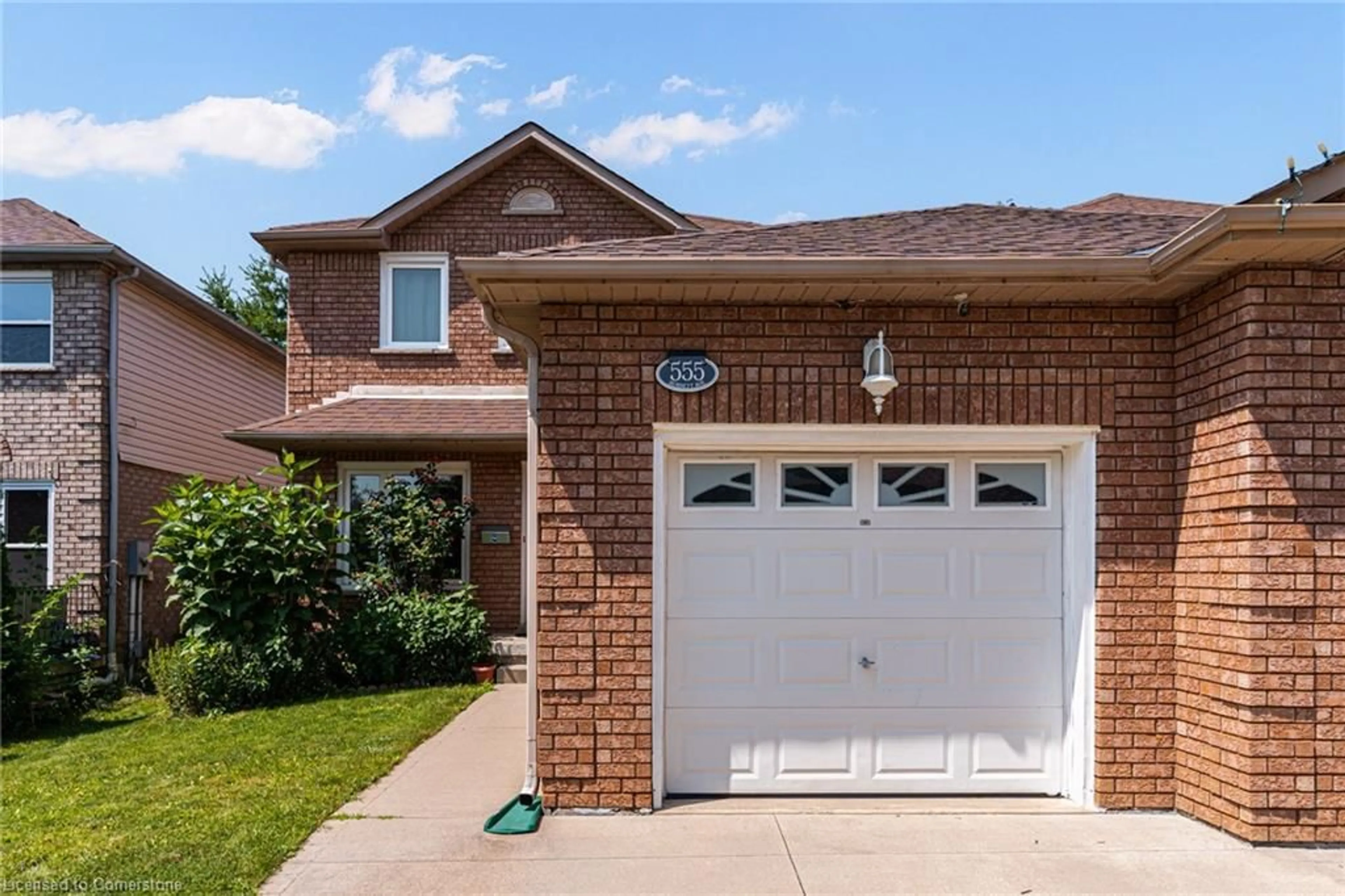 Home with brick exterior material, street for 555 Burnett Ave, Cambridge Ontario N1T 1M6