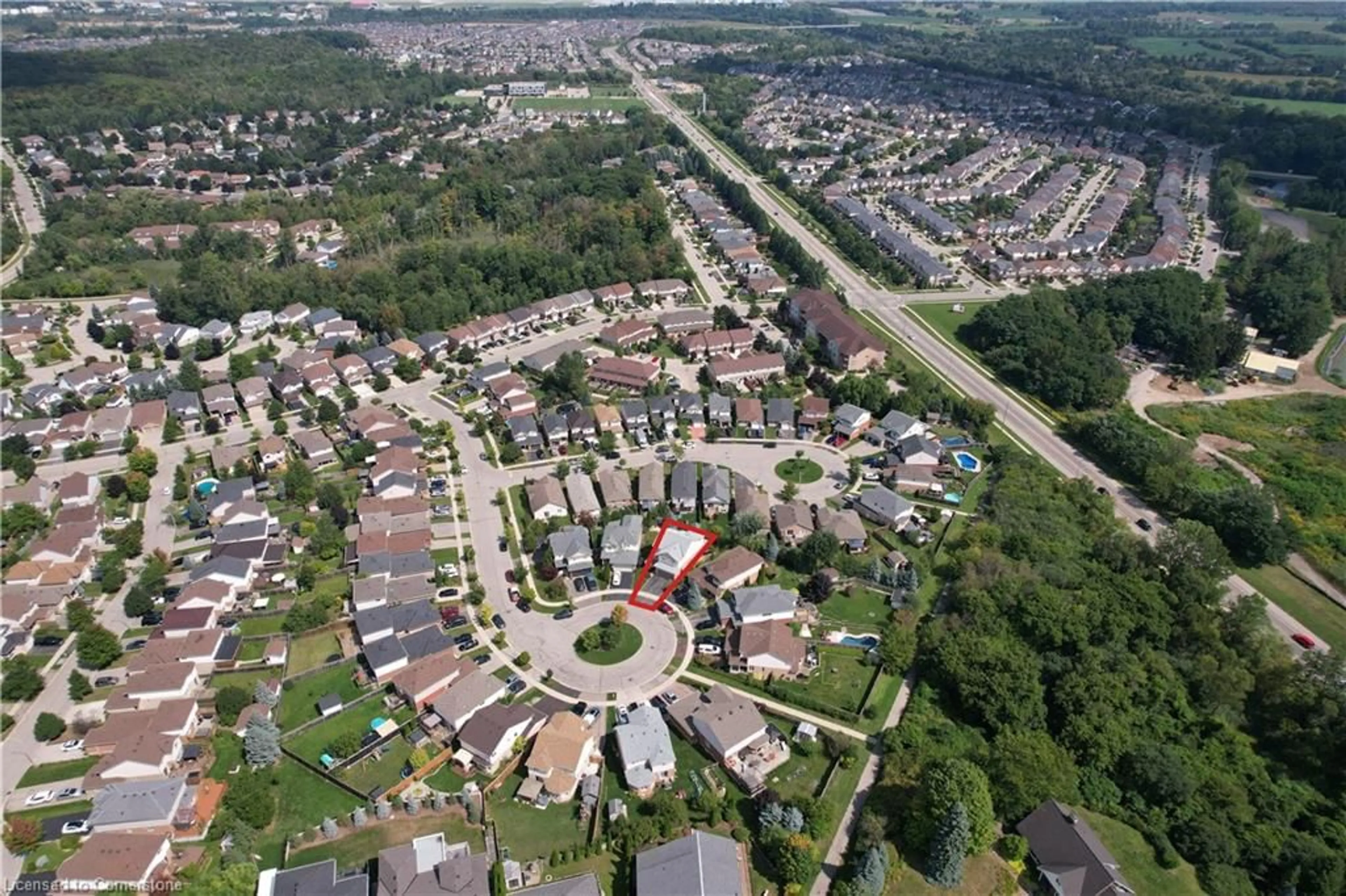 A pic from outside/outdoor area/front of a property/back of a property/a pic from drone, street for 53 Sandwell Crt, Kitchener Ontario N2A 4H9