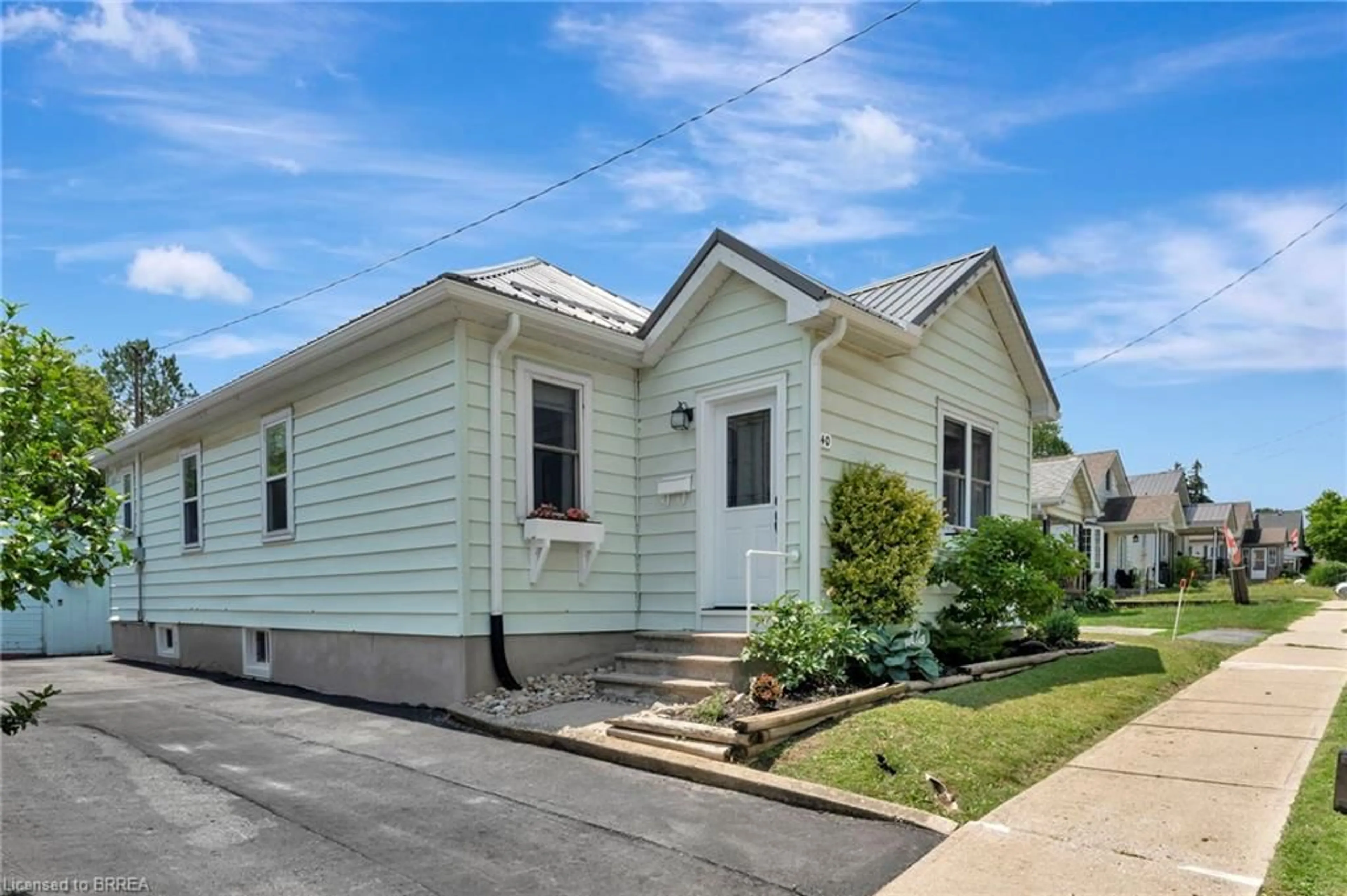Home with vinyl exterior material, street for 240 Grove St, Simcoe Ontario N3Y 1K9