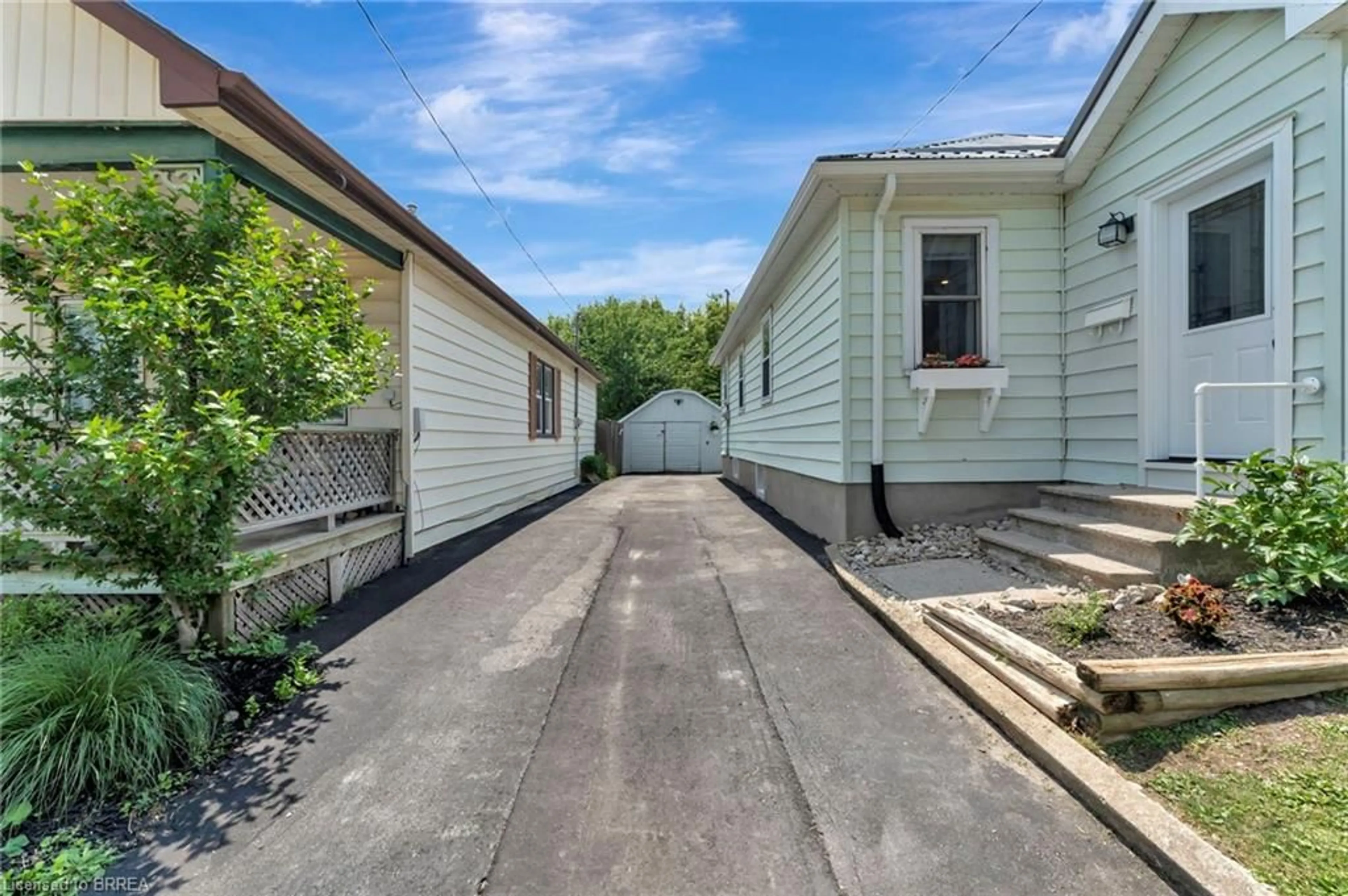 A pic from outside/outdoor area/front of a property/back of a property/a pic from drone, street for 240 Grove St, Simcoe Ontario N3Y 1K9
