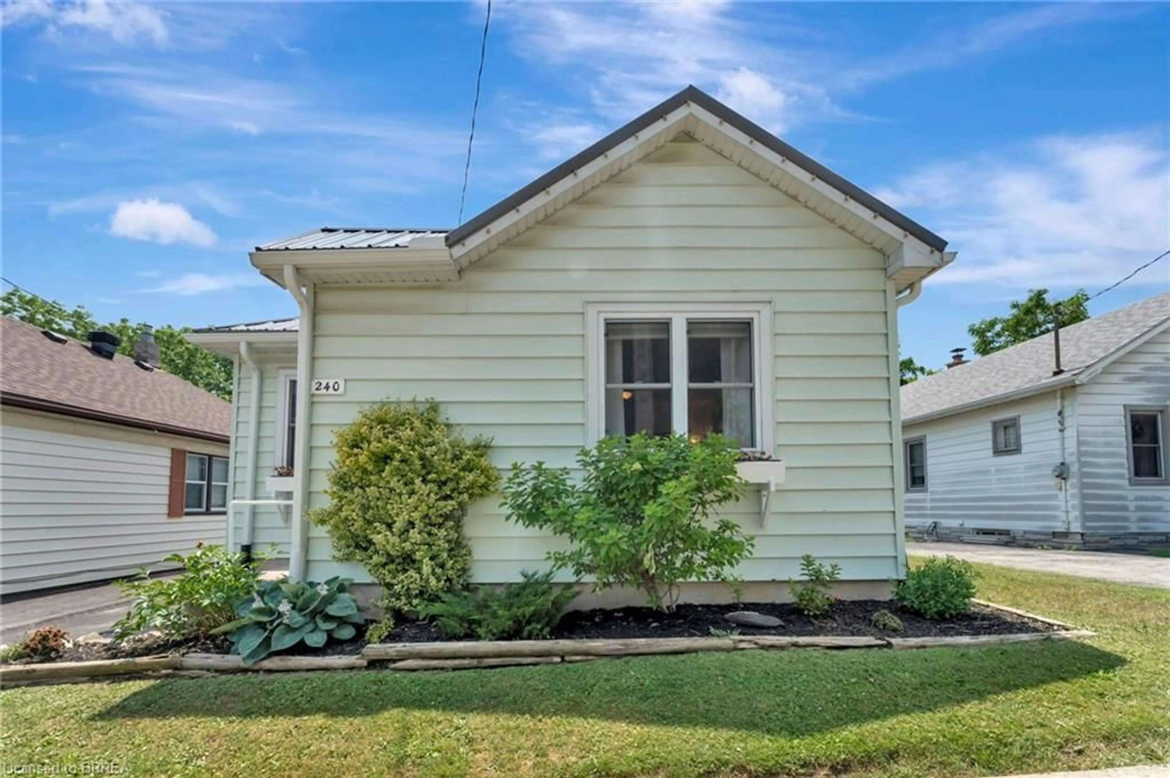 Home with vinyl exterior material, street for 240 Grove St, Simcoe Ontario N3Y 1K9