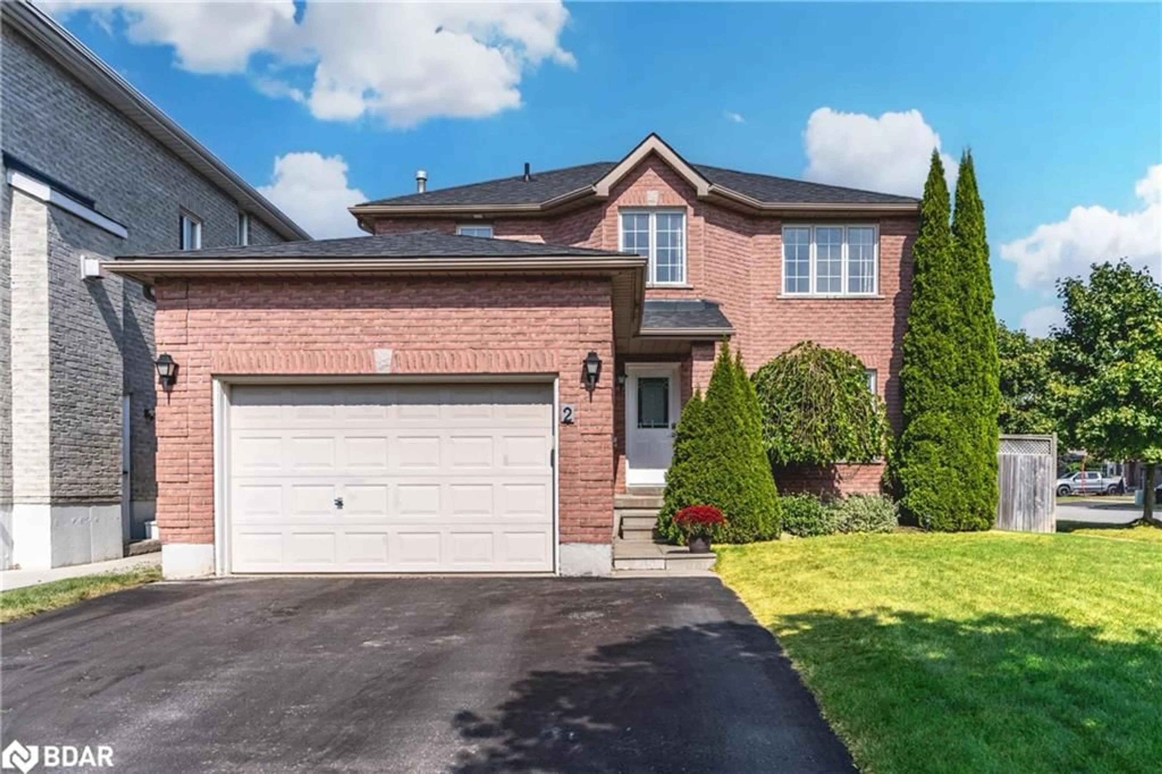 Home with brick exterior material, street for 2 Northview Cres, Barrie Ontario L4N 9T3