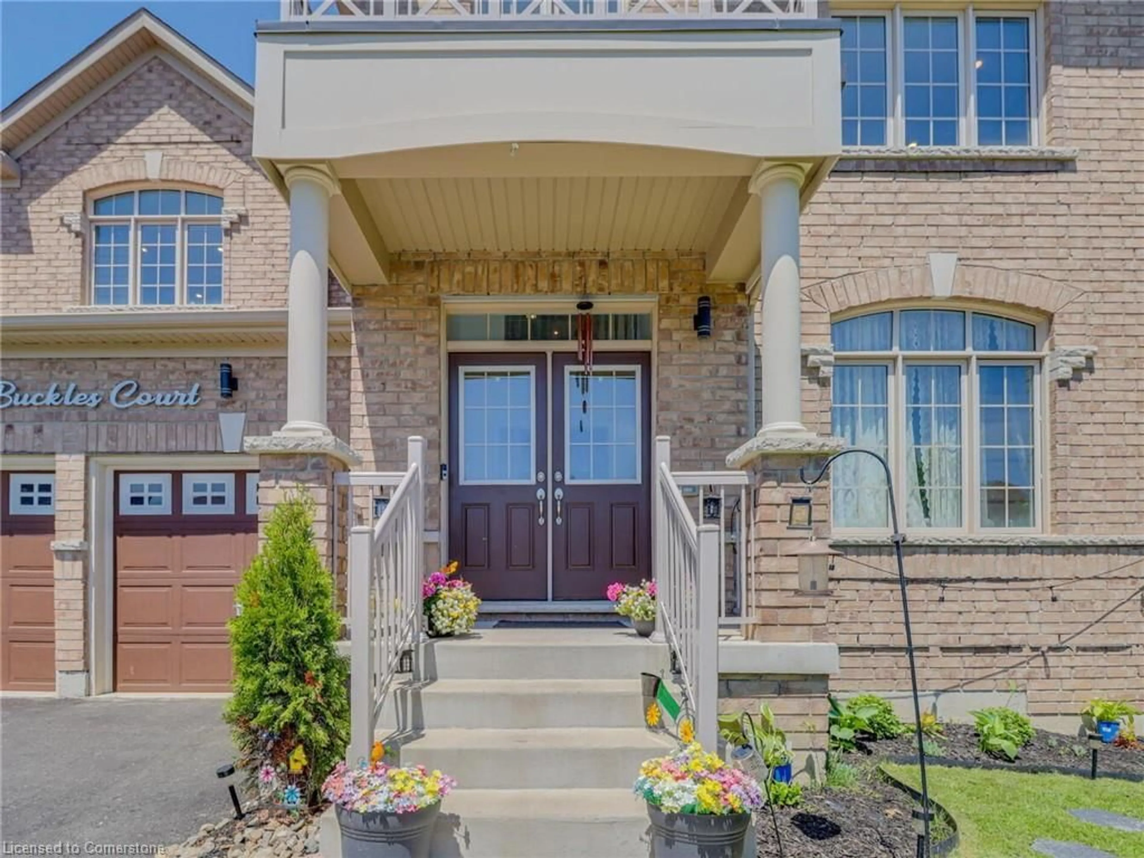 Indoor entryway for 10 Buckles Court, New Credit Ontario L1B 0L1