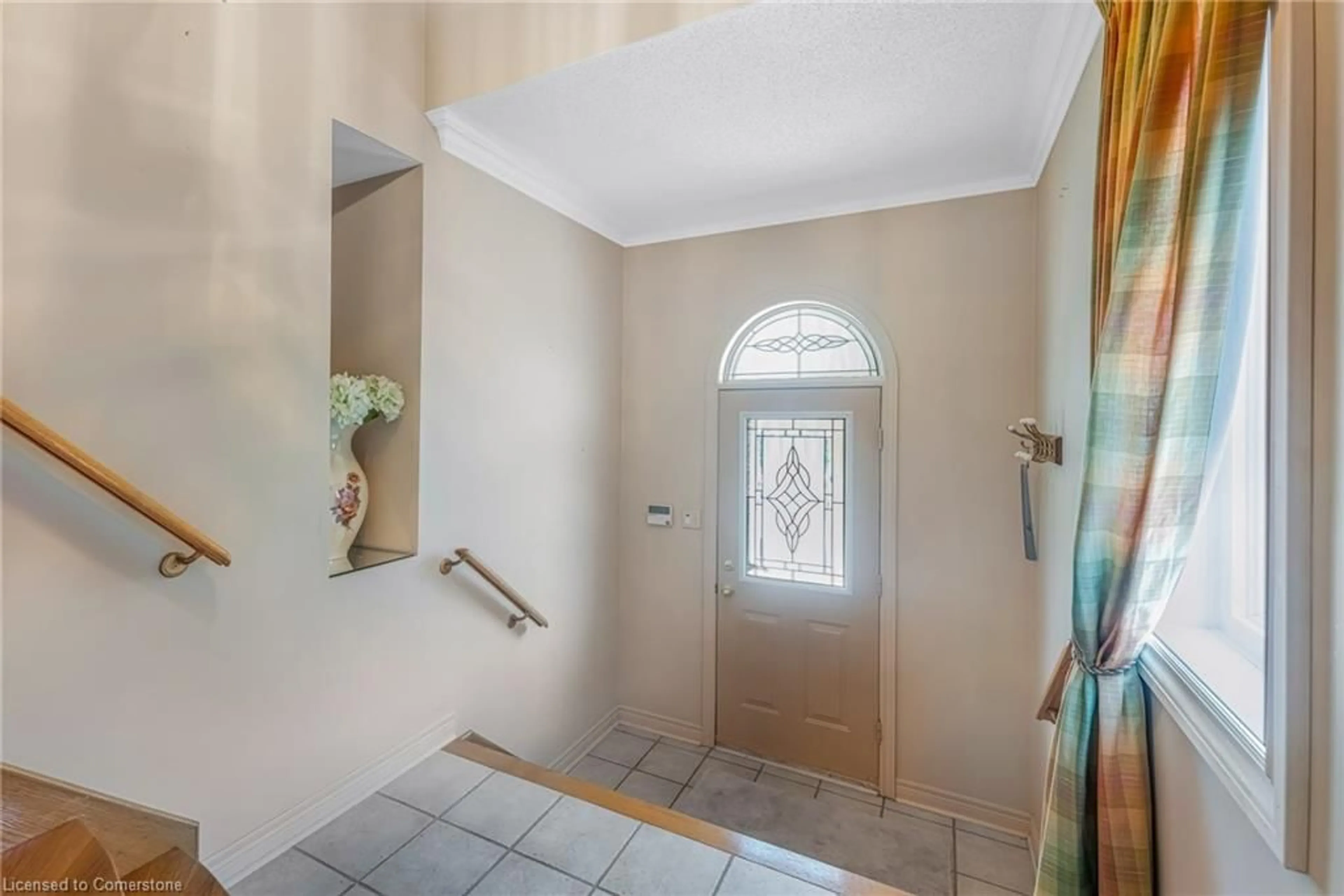 Indoor entryway for 161 Deerglen Terr, Aurora Ontario L4G 6Y4