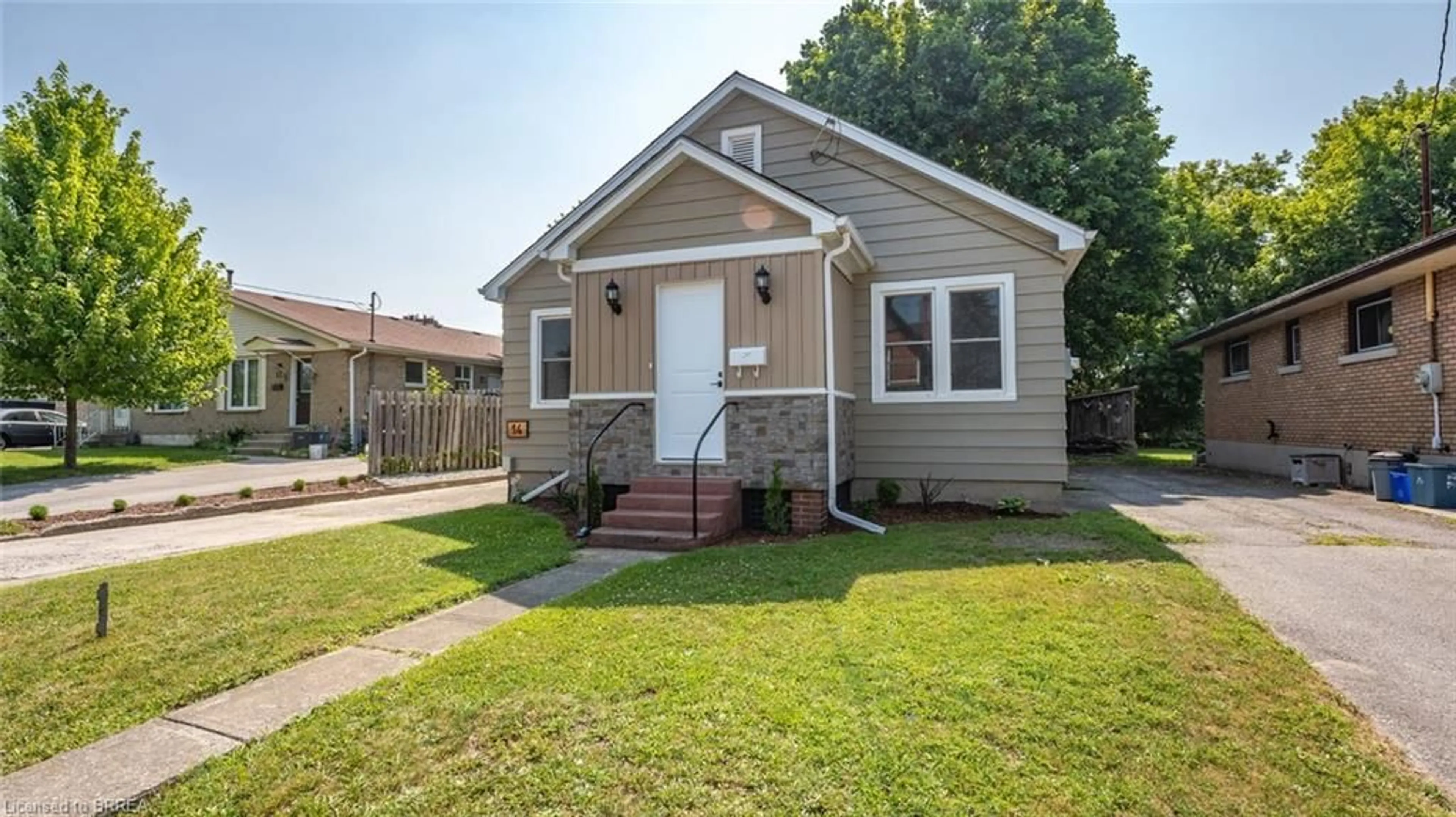 Home with vinyl exterior material, street for 14 Mintern Ave, Brantford Ontario N3S 1K6