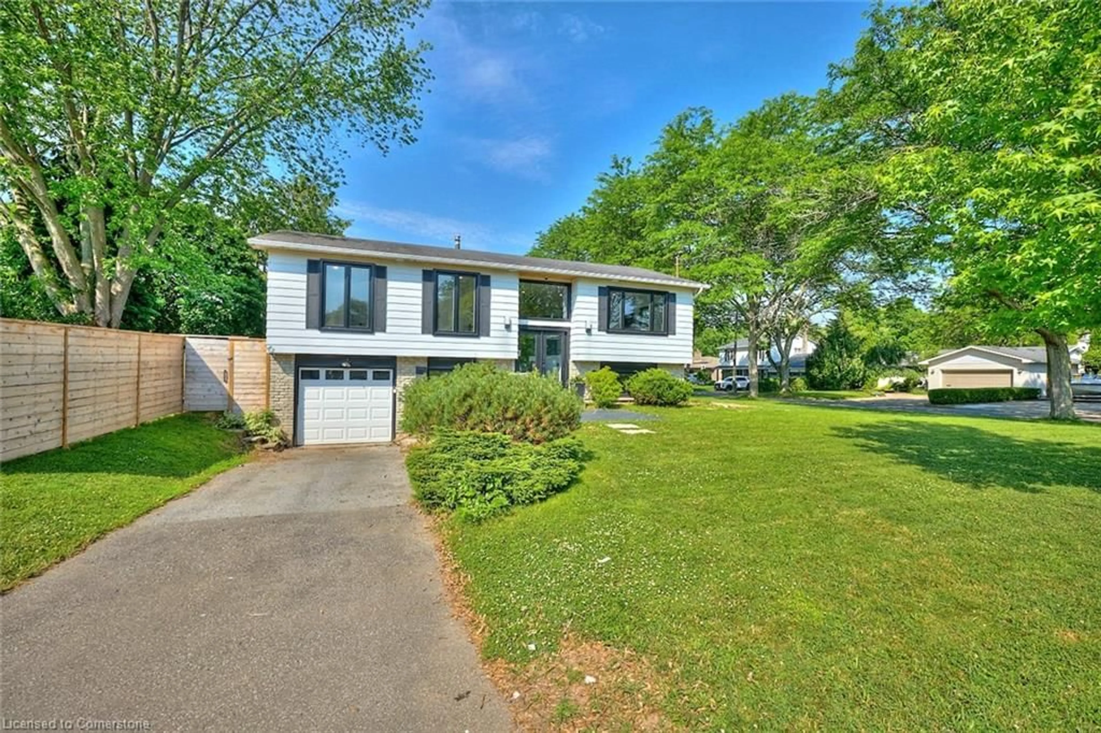 Unknown for 1 Samuel Crt, St. Catharines Ontario L2M 6M1