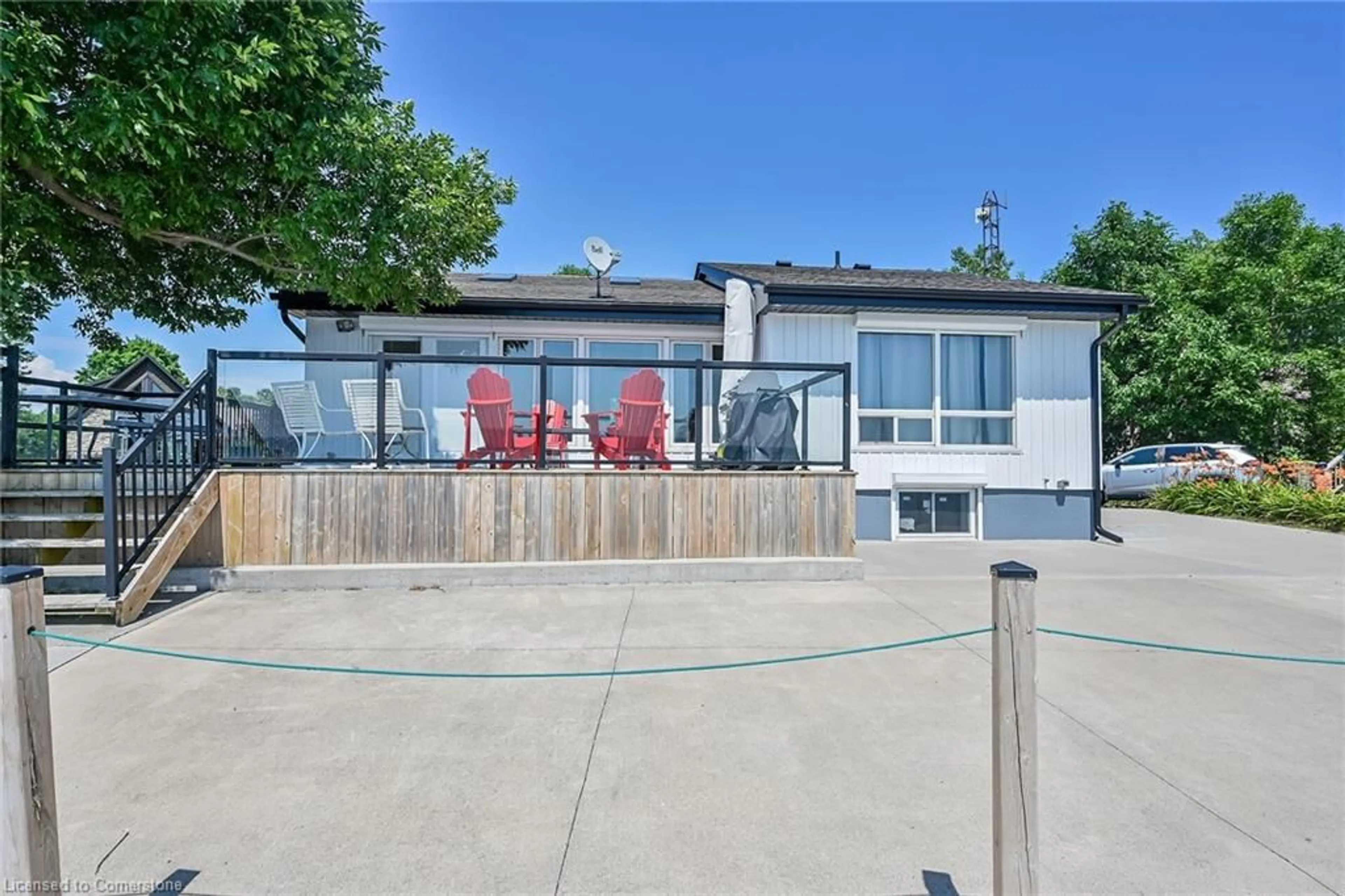 Patio, street for 61 Horseshoe Bay Rd, Dunnville Ontario N1A 2W8