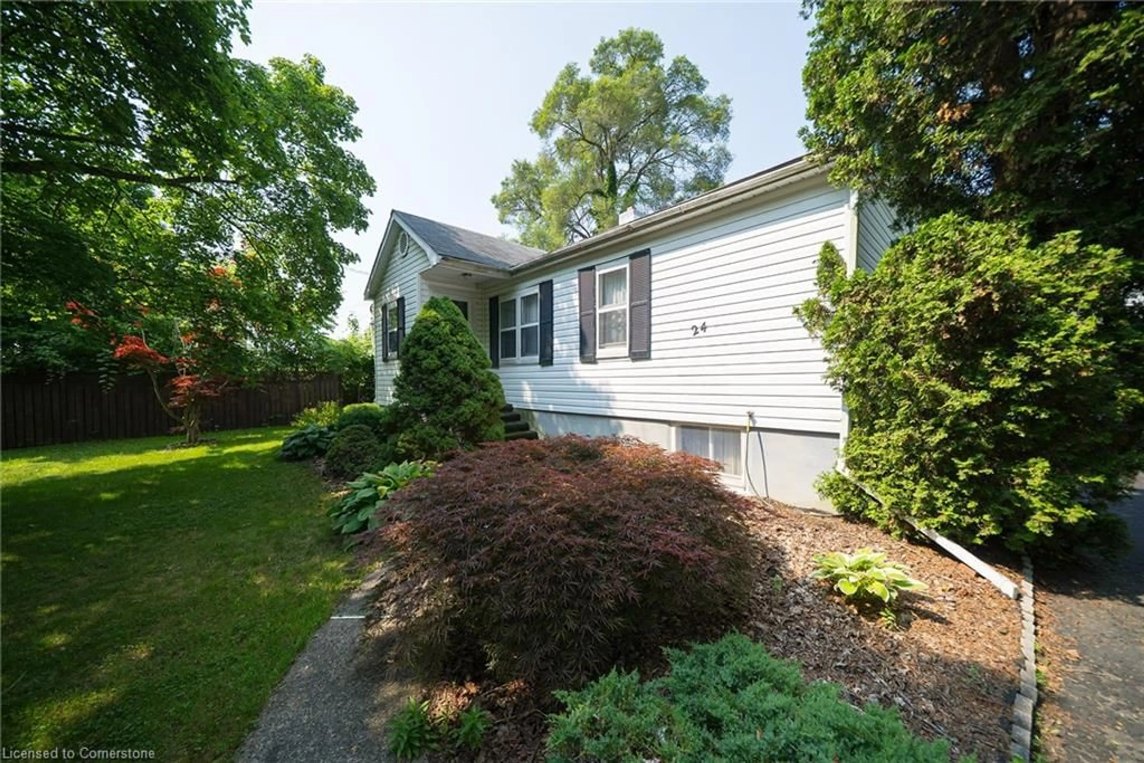 Home with vinyl exterior material, street for 24 Hunt St, Simcoe Ontario N3Y 4J7