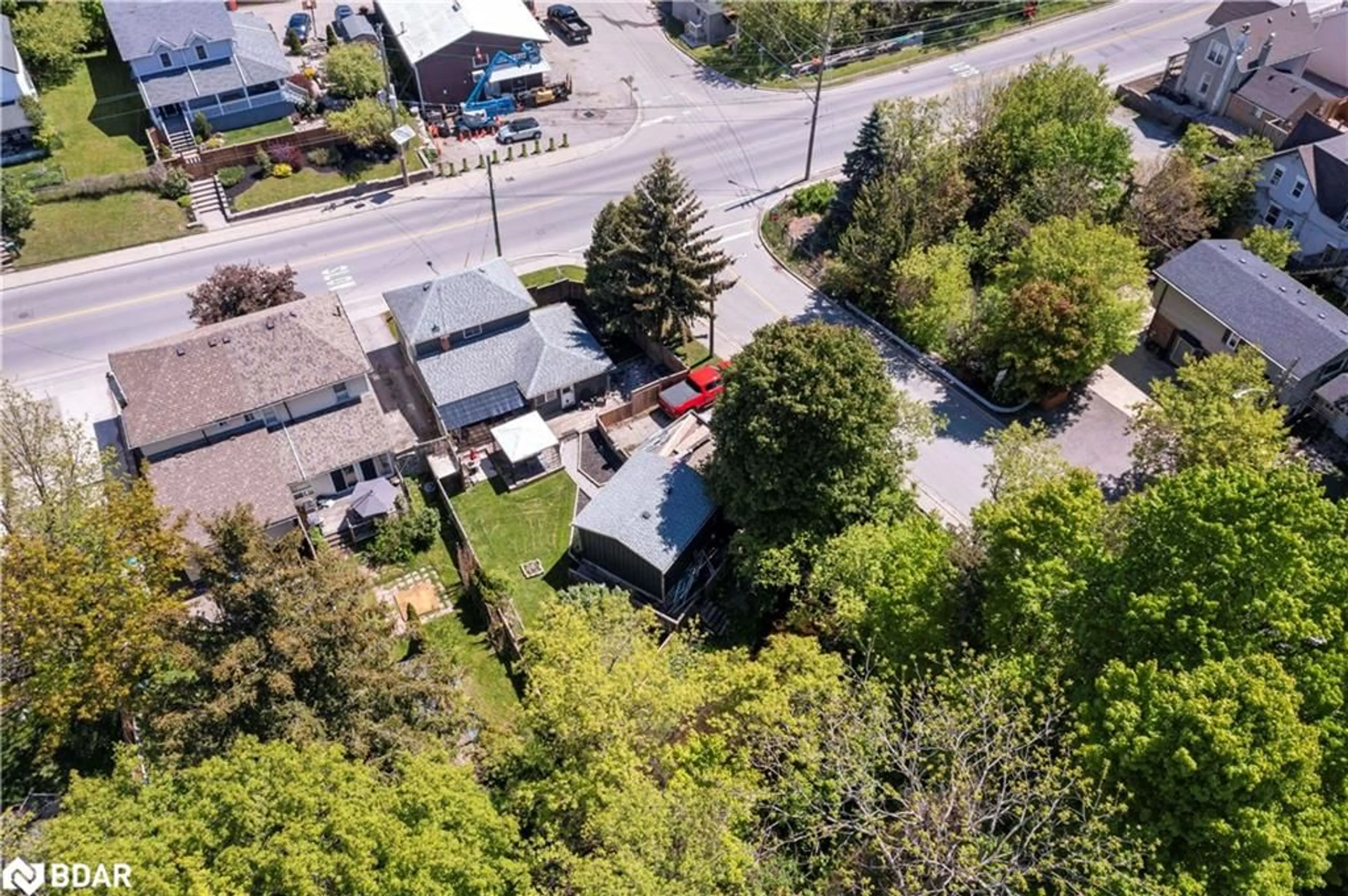 A pic from outside/outdoor area/front of a property/back of a property/a pic from drone, street for 46 Main St St, Acton Ontario L7J 1X4