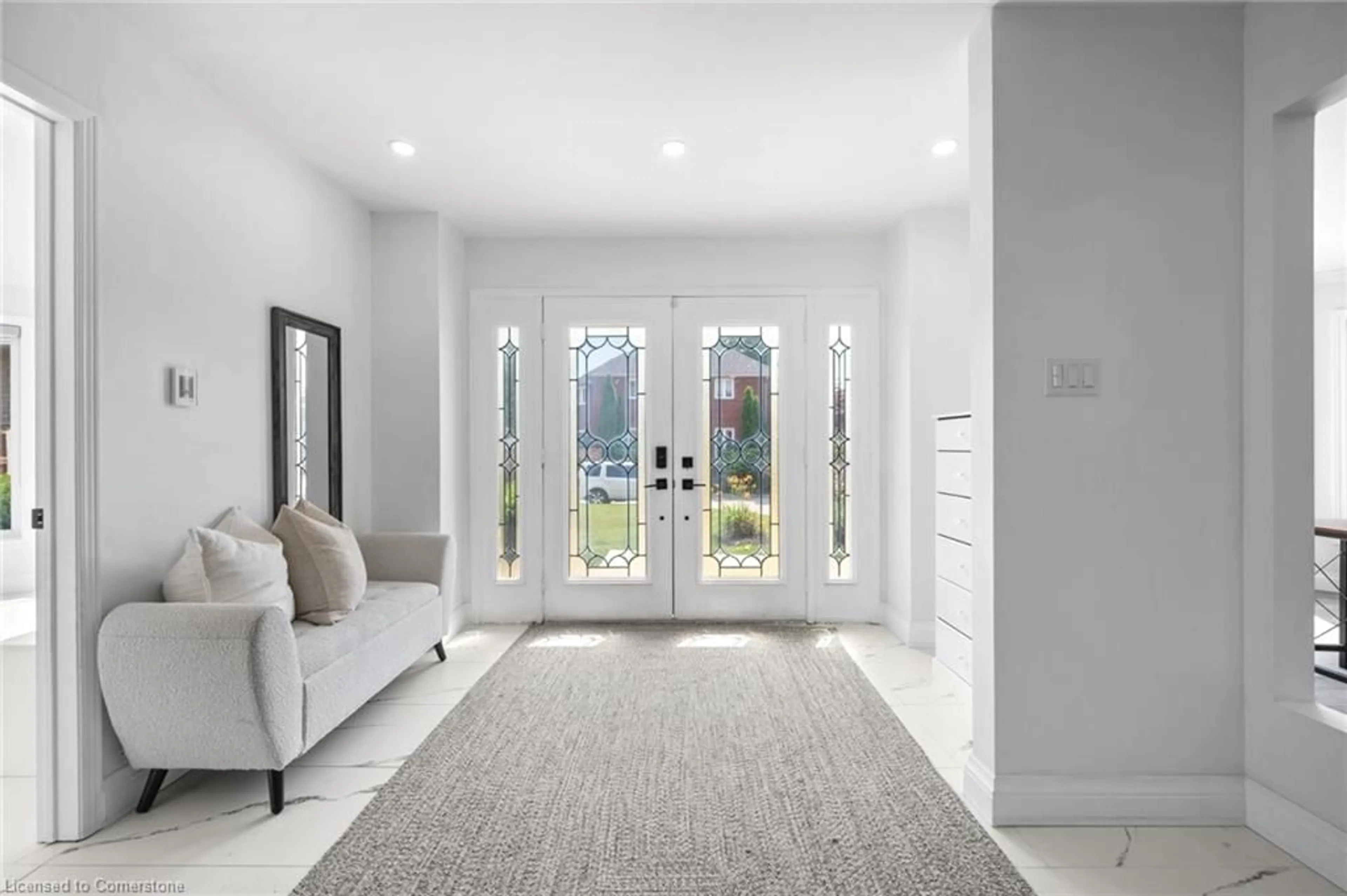 Indoor entryway for 3825 Trelawny Cir, Mississauga Ontario L5N 5J6
