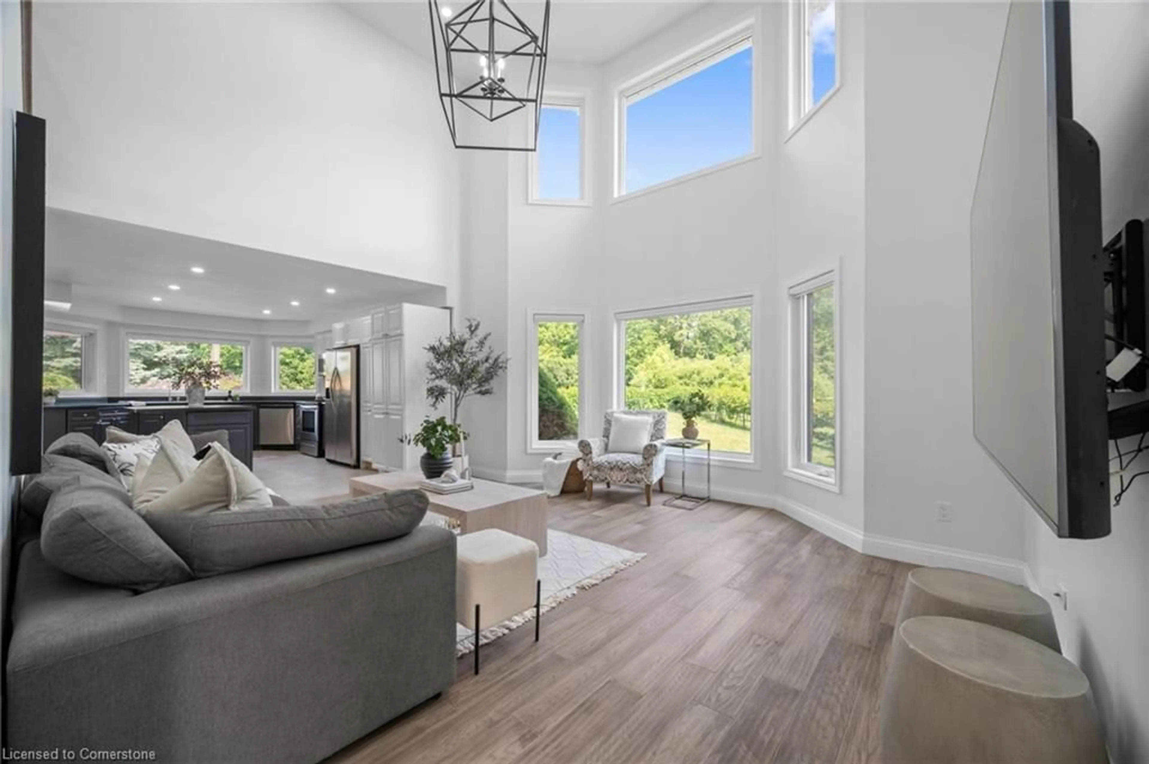 Living room with furniture, unknown for 3825 Trelawny Cir, Mississauga Ontario L5N 5J6