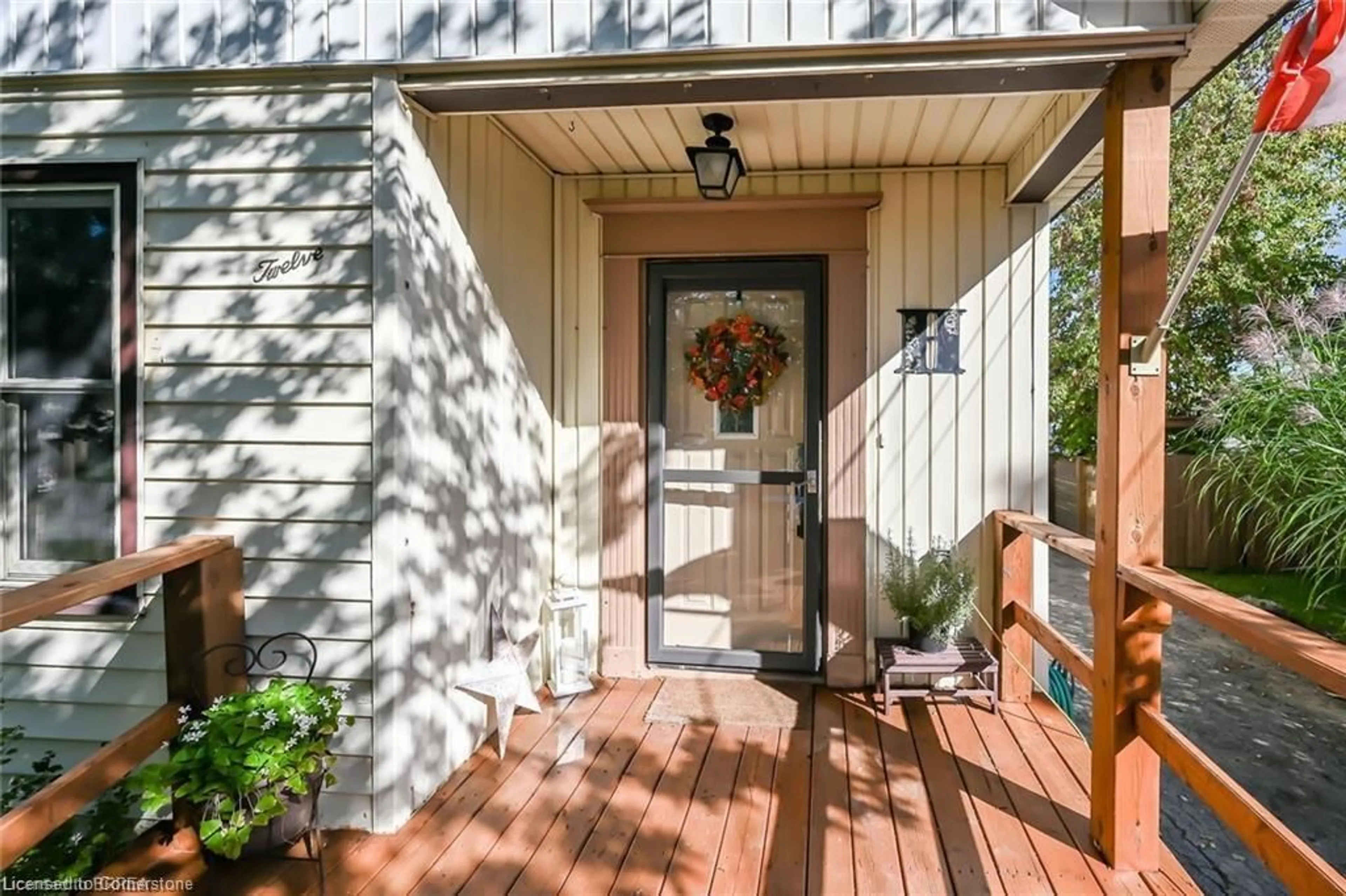 Indoor entryway for 12 Walpole Dr, Jarvis Ontario N0A 1J0