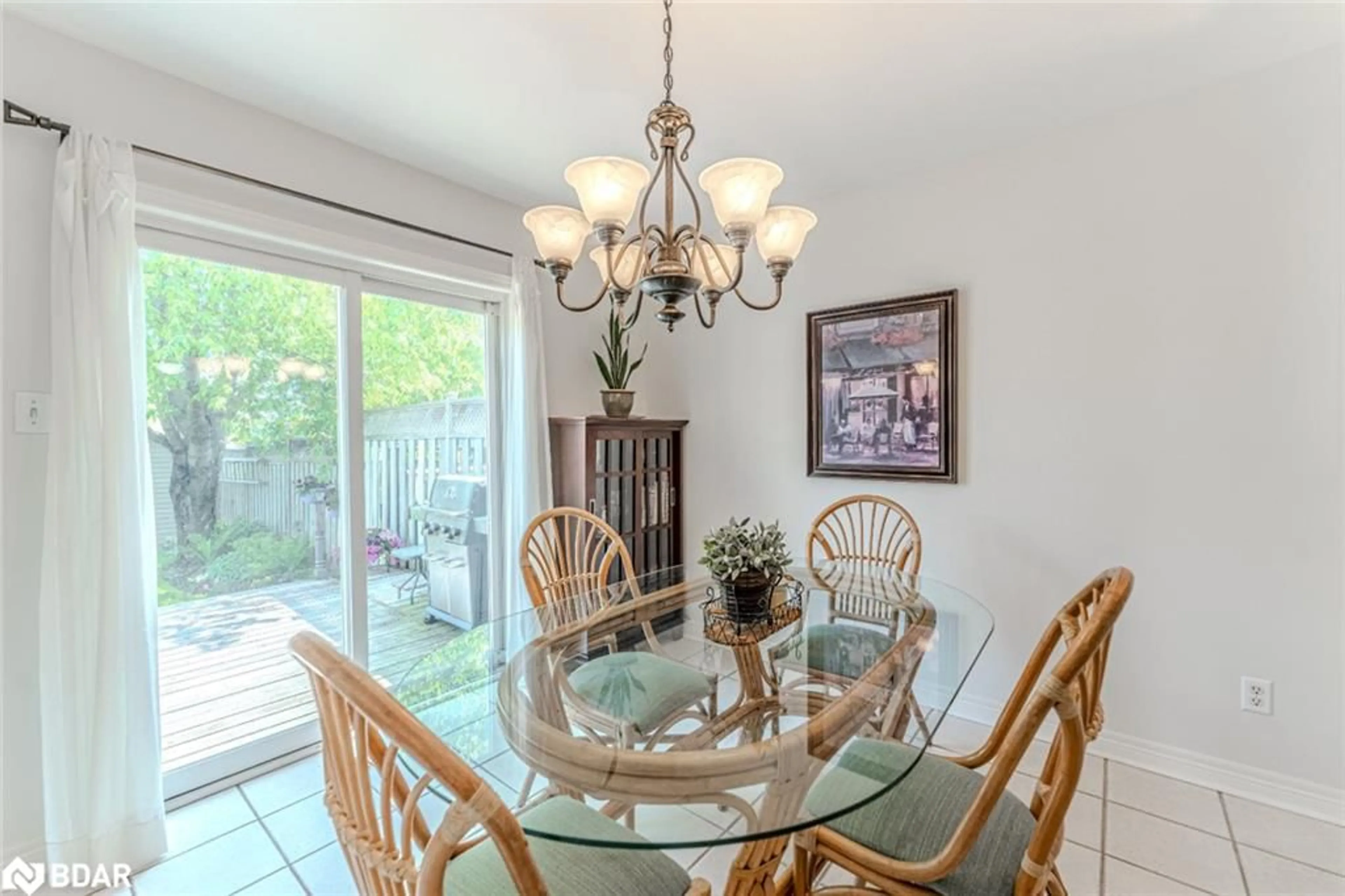 Dining room, ceramic/tile floor for 60 Noble Dr, Bradford Ontario L3Z 3A8
