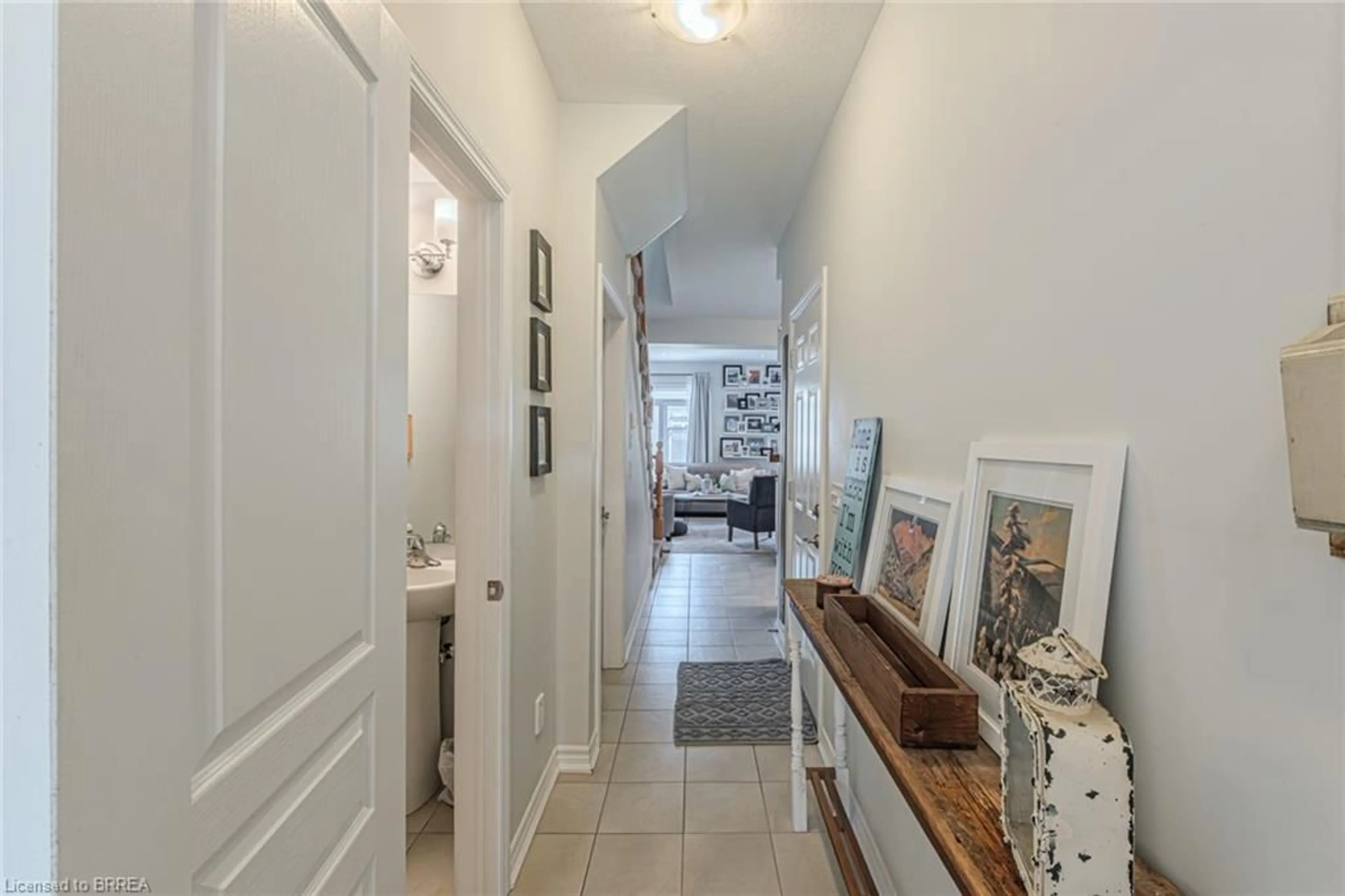Indoor entryway for 80 Willow St #53, Paris Ontario N3L 2K6