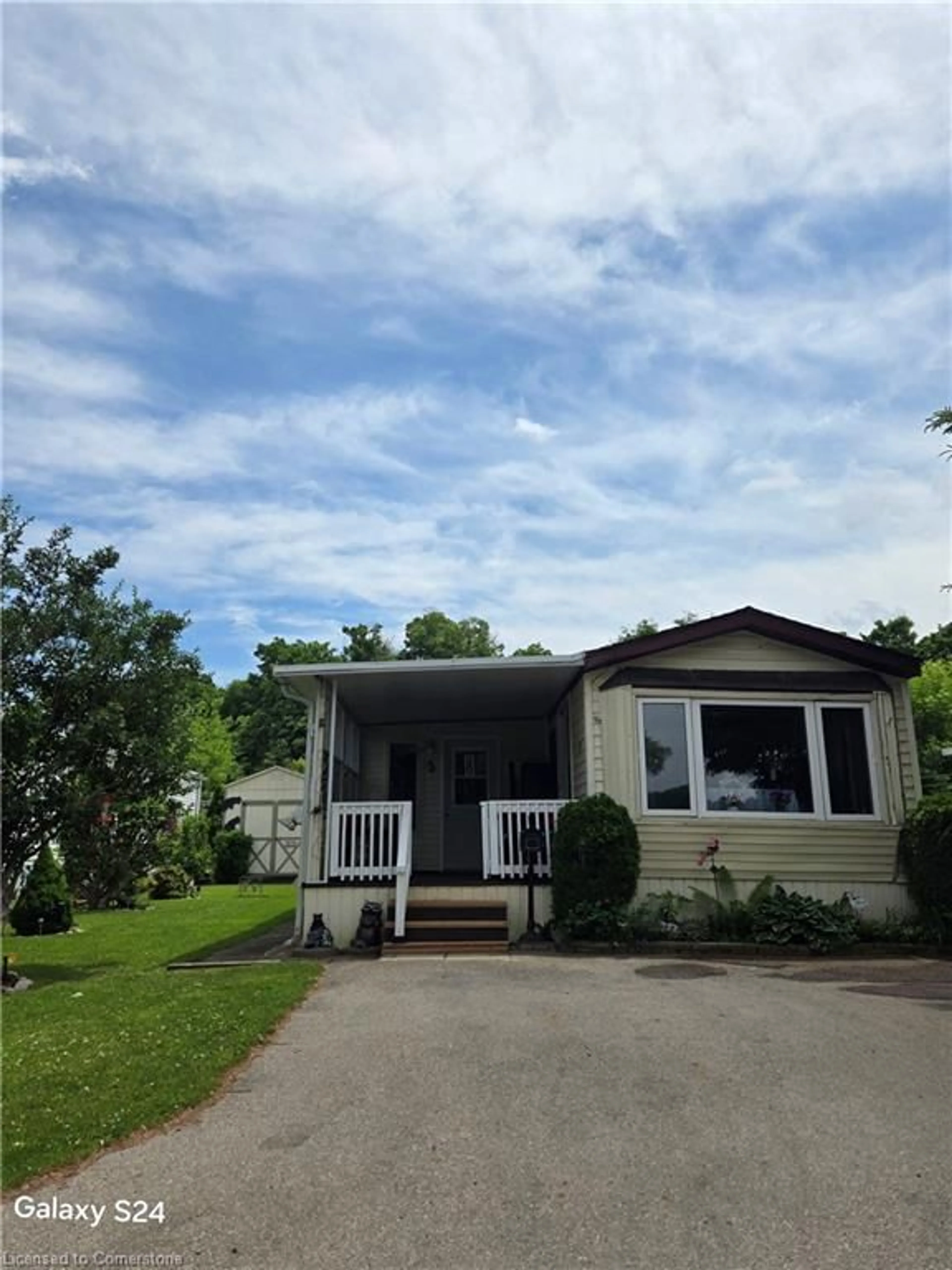 Home with vinyl exterior material, unknown for 2490 Governors Rd #5 Pondview, Ancaster Ontario N0E 1A0